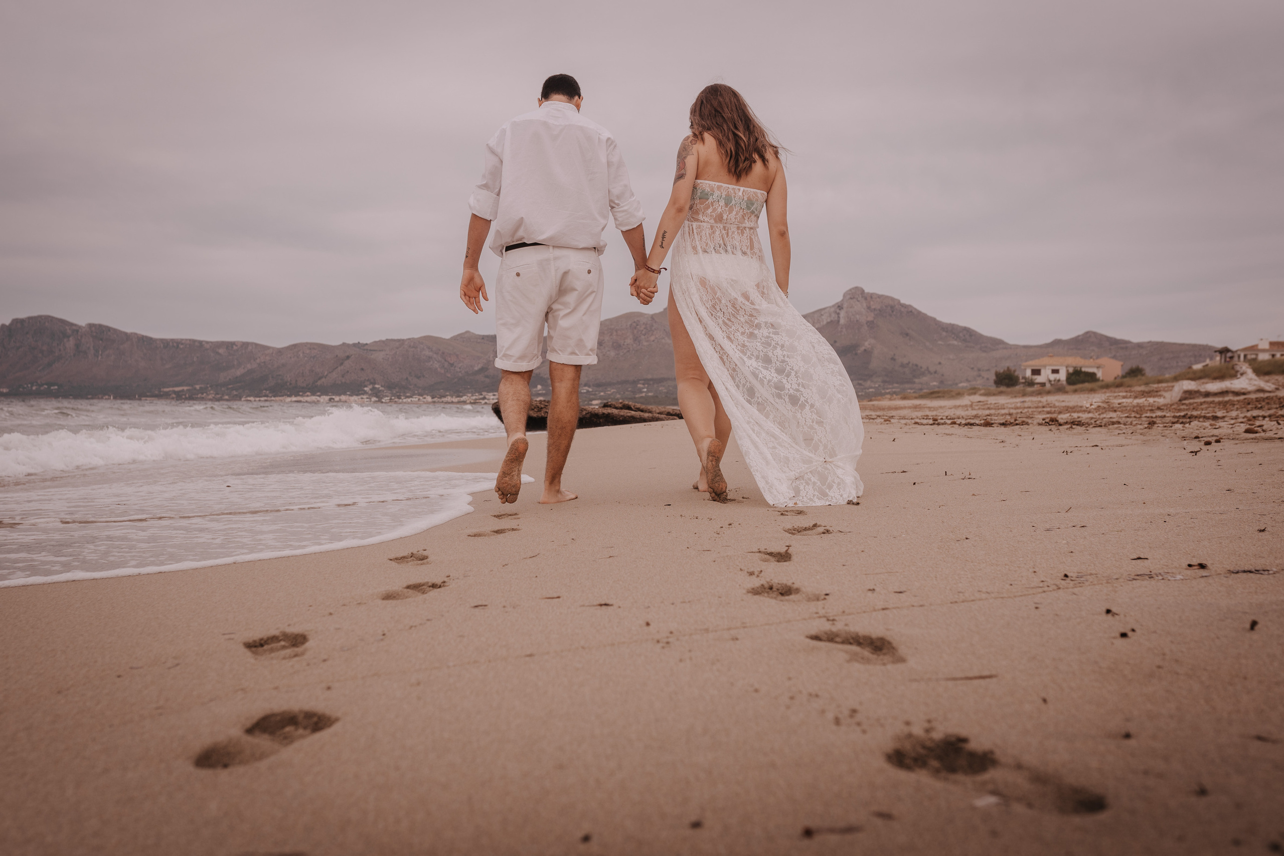 HAVING FUN ON THE BEACH. SPLASH Fotógrafo de bodas y familias en Palma de Mallorca | Mauricio Alcibar