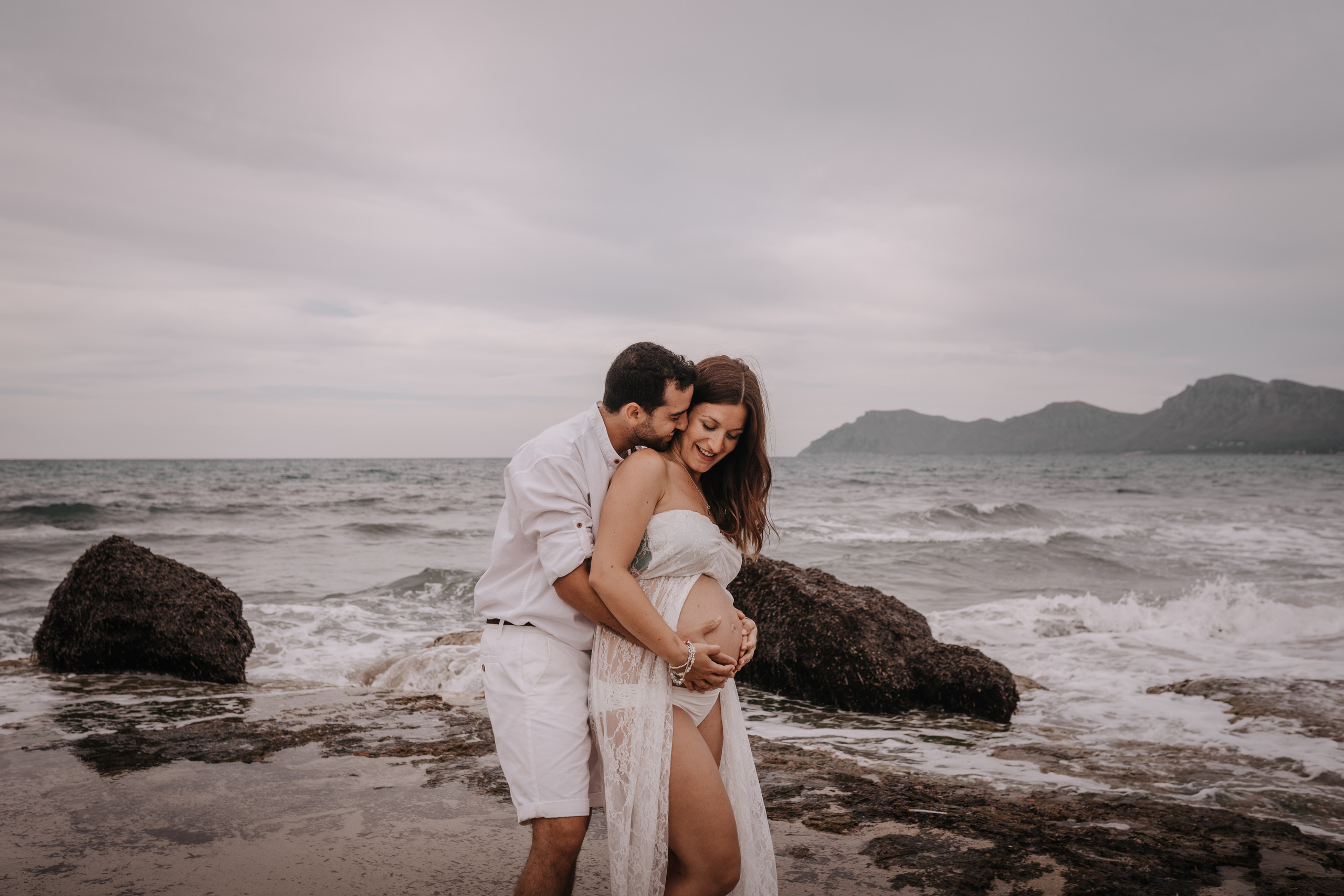 HAVING FUN ON THE BEACH. SPLASH Fotógrafo de bodas y familias en Palma de Mallorca | Mauricio Alcibar