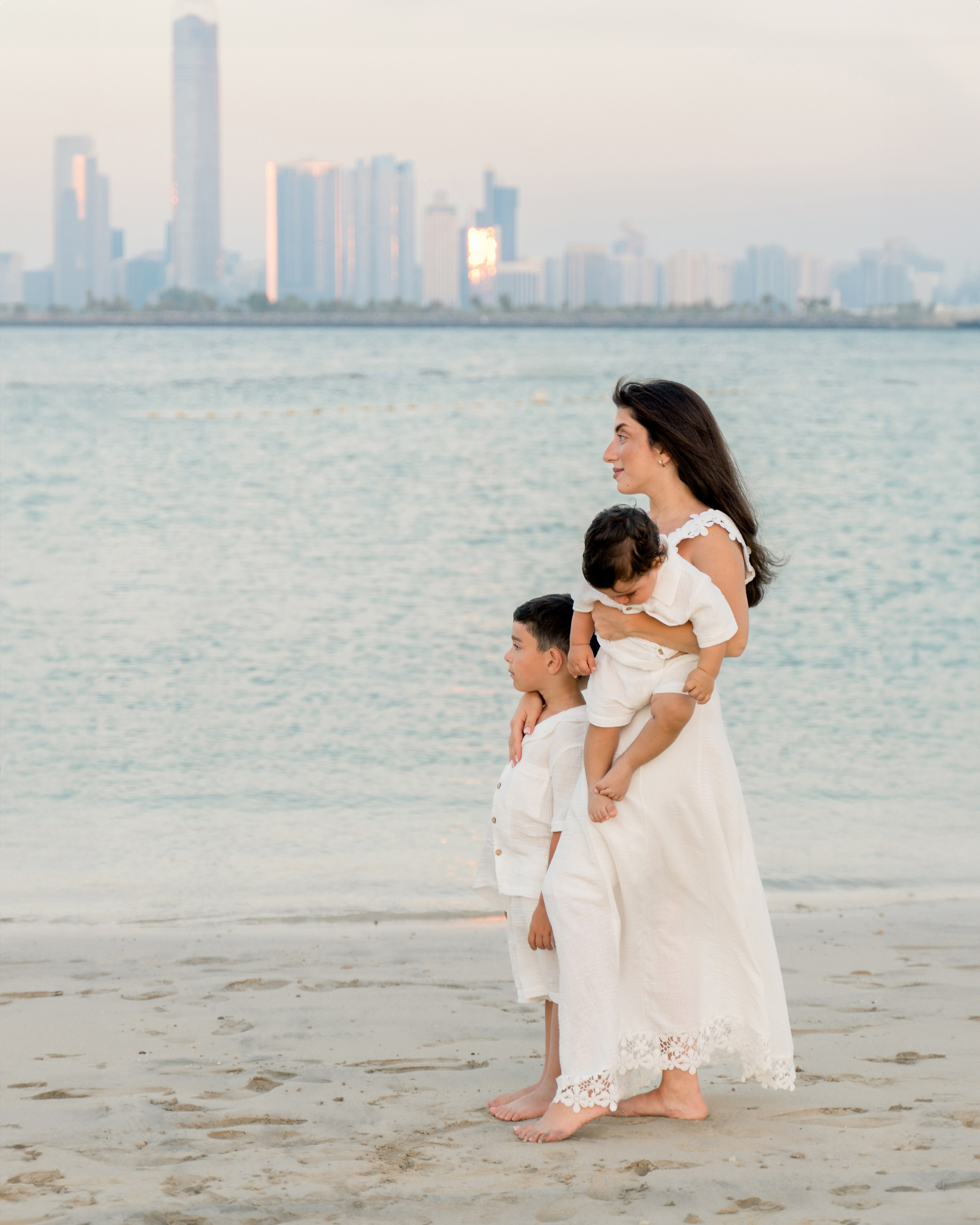 Семейная съемка на пляже. Фотограф в Абу Даби Марина