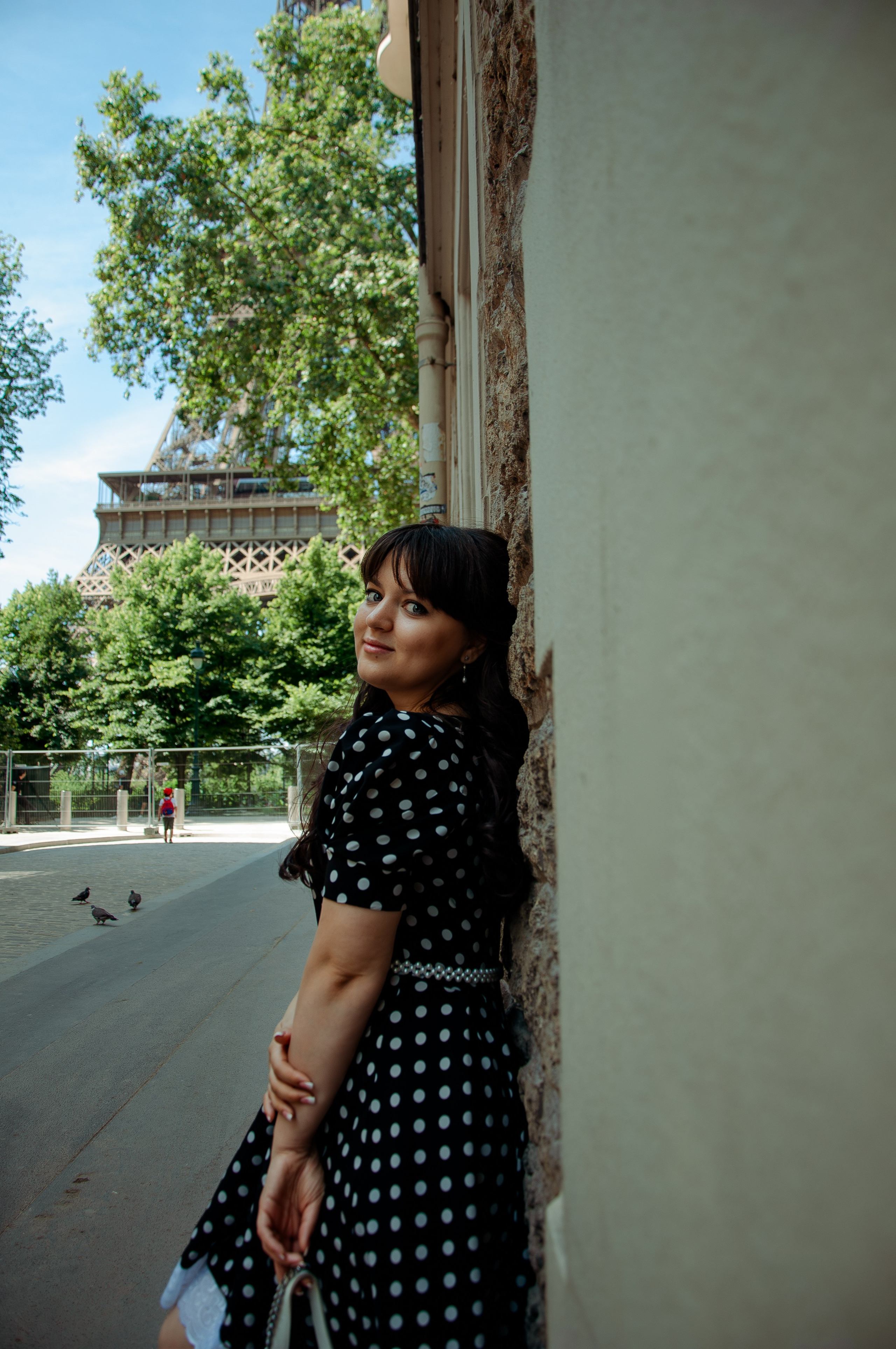 Женский портрет у Эйфелевой башни. Фотограф в Париже Полина Осипова