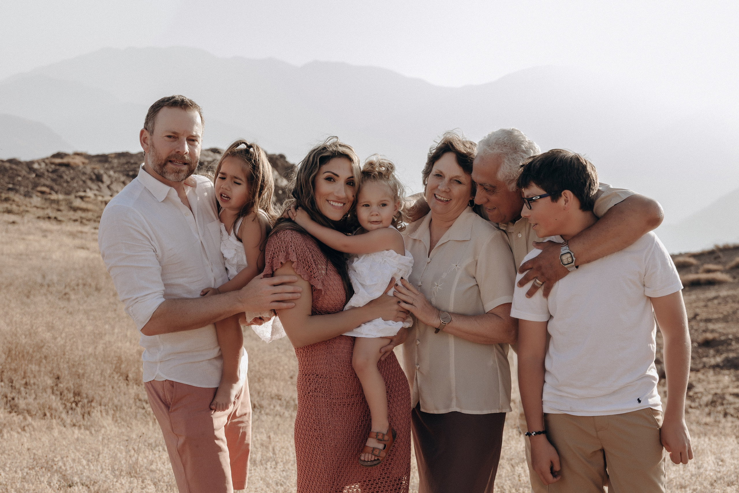 Family Photoshoot in the Mountains — Nature & Tenderness. Photographer in Santiago, Chile Anna Almazova