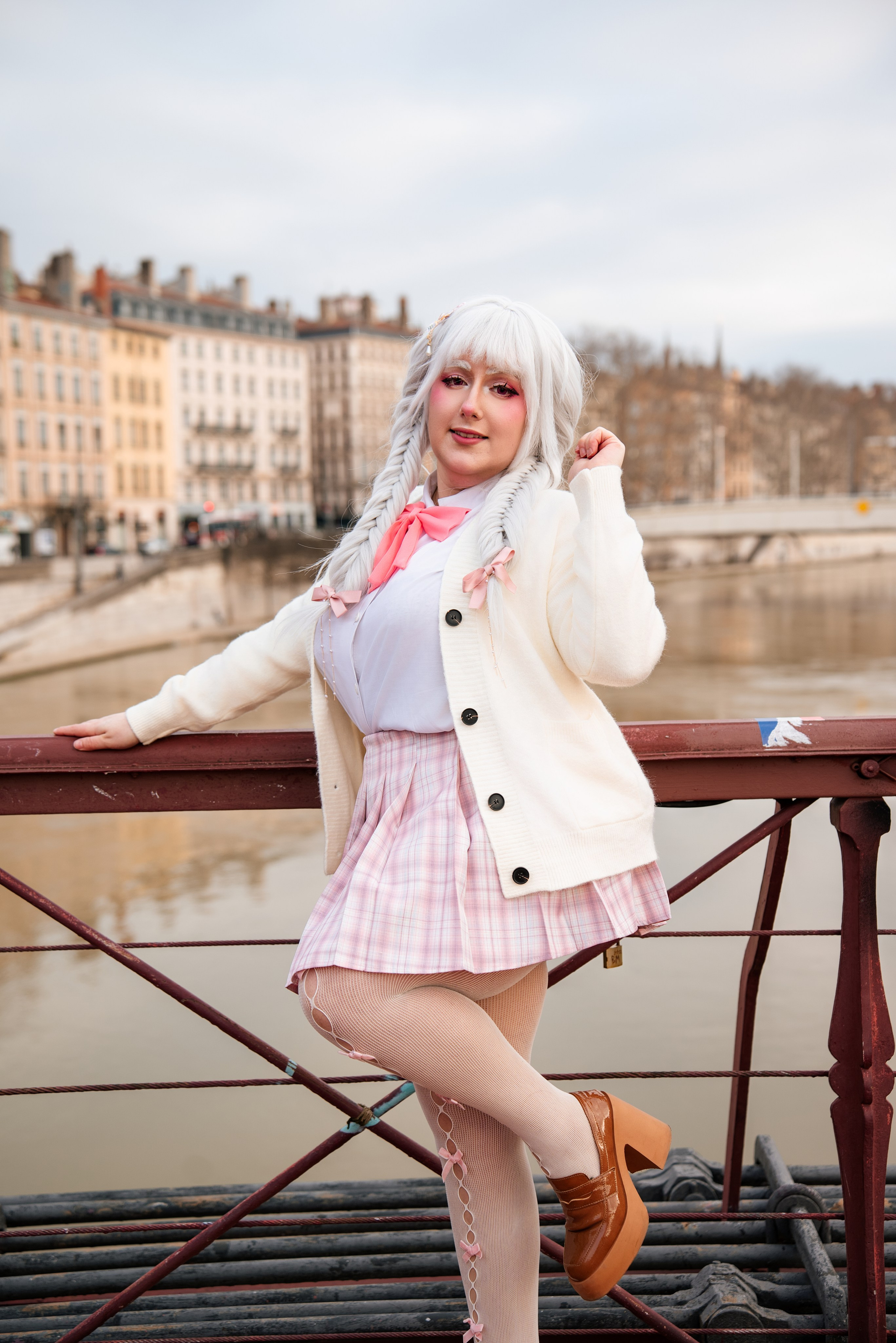 Shooting photo portrait au Pont de Lyon | Photographe à Lyon. Mekaranyu, Photographe de Villefontaine dans la région Auvergne-Rhône-Alpes