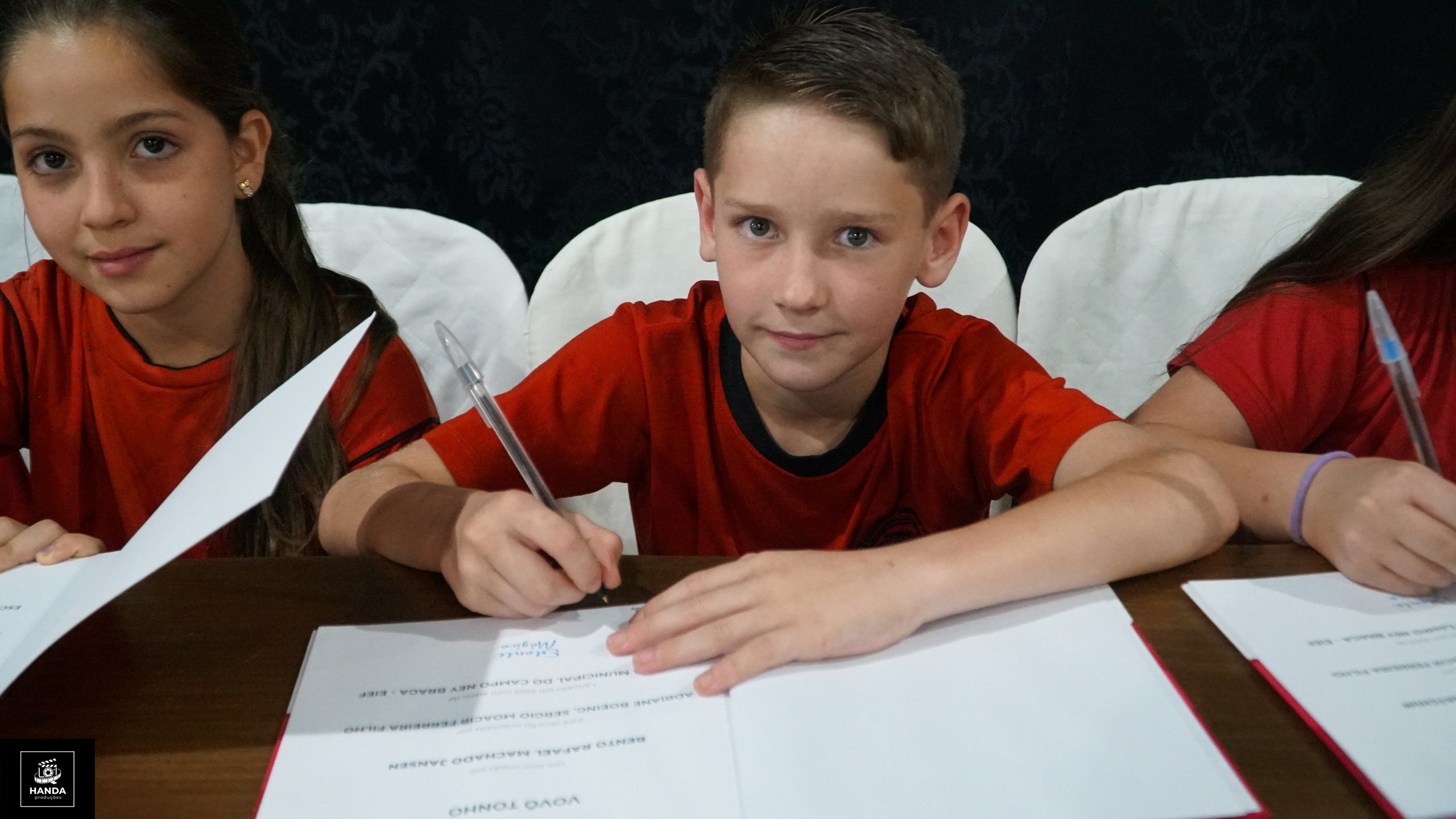 Noite autógrafos colégio Aurélio Buarque de Holanda. Handa Produções