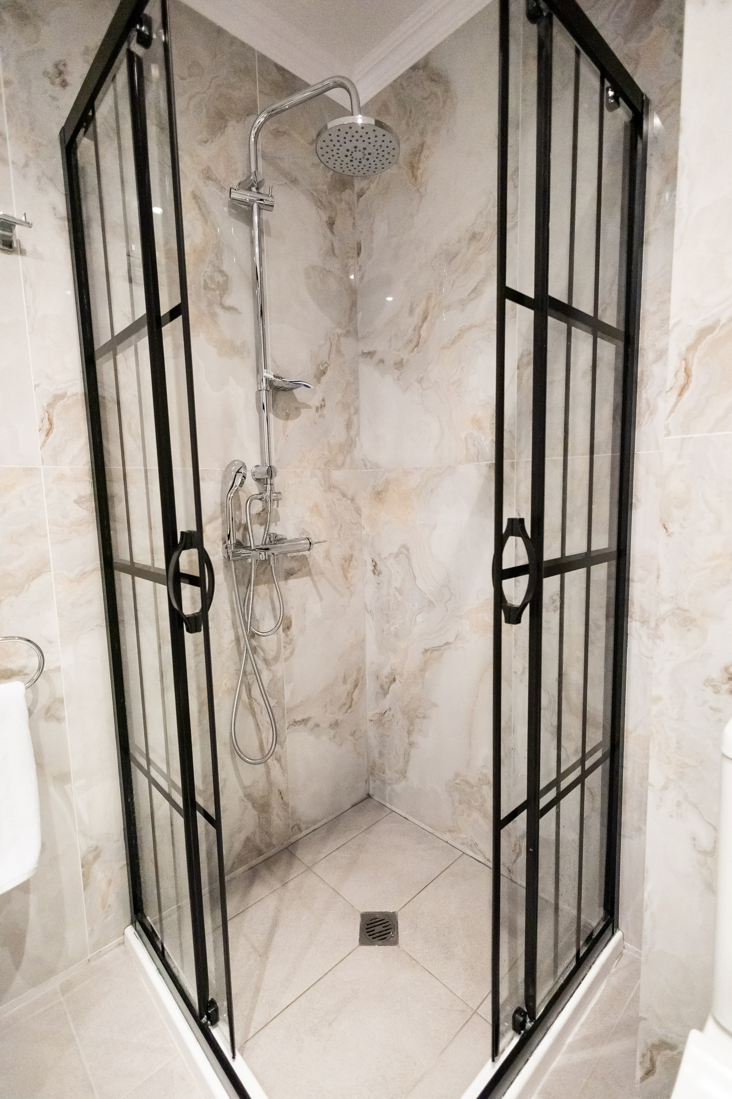 Хотел. Фотограф Ирина Йотова