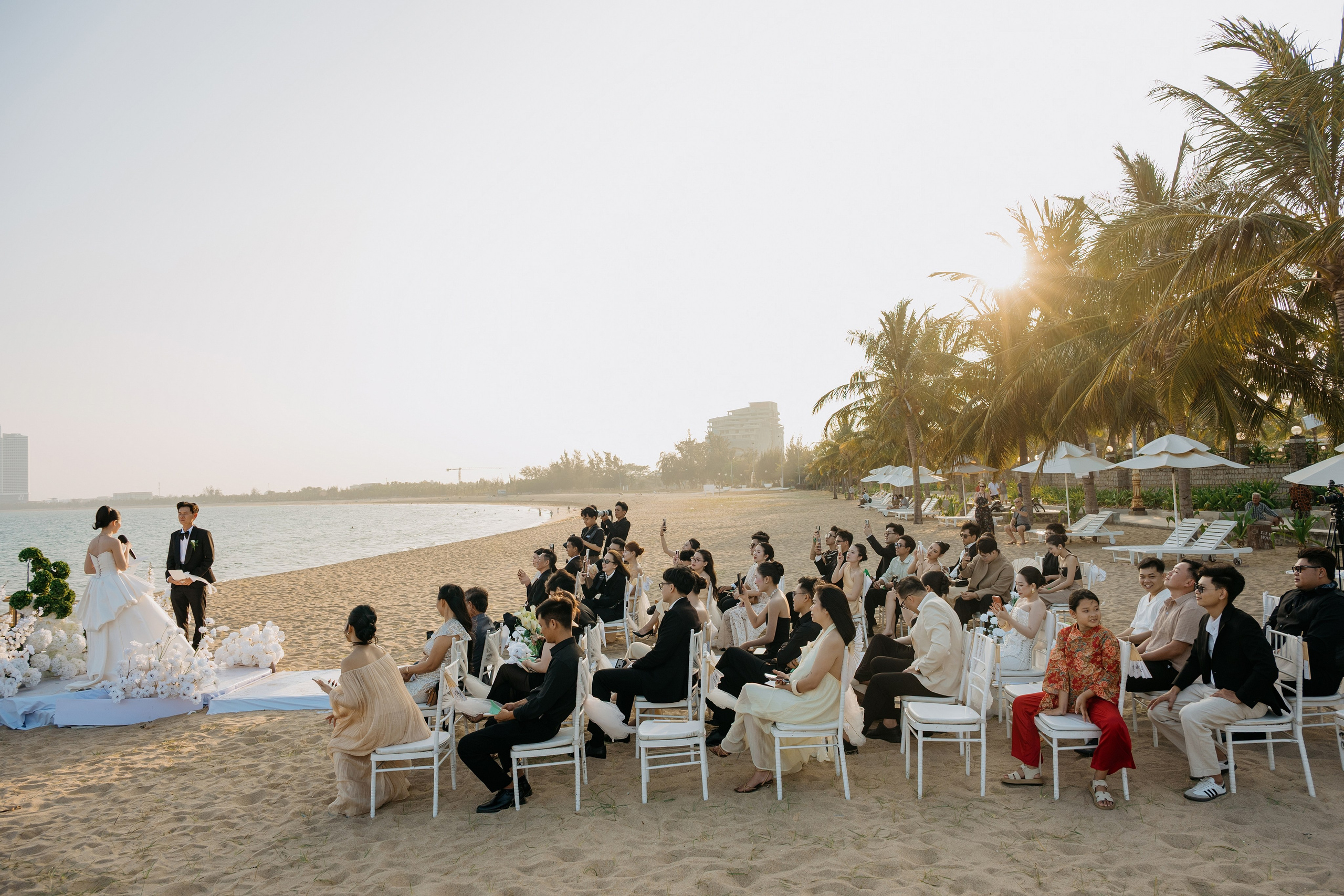 DIEU & THINH/Destination Wedding. Nhiếp ảnh gia đám cưới hàng đầu tại Thành Phố Hồ Chí Minh