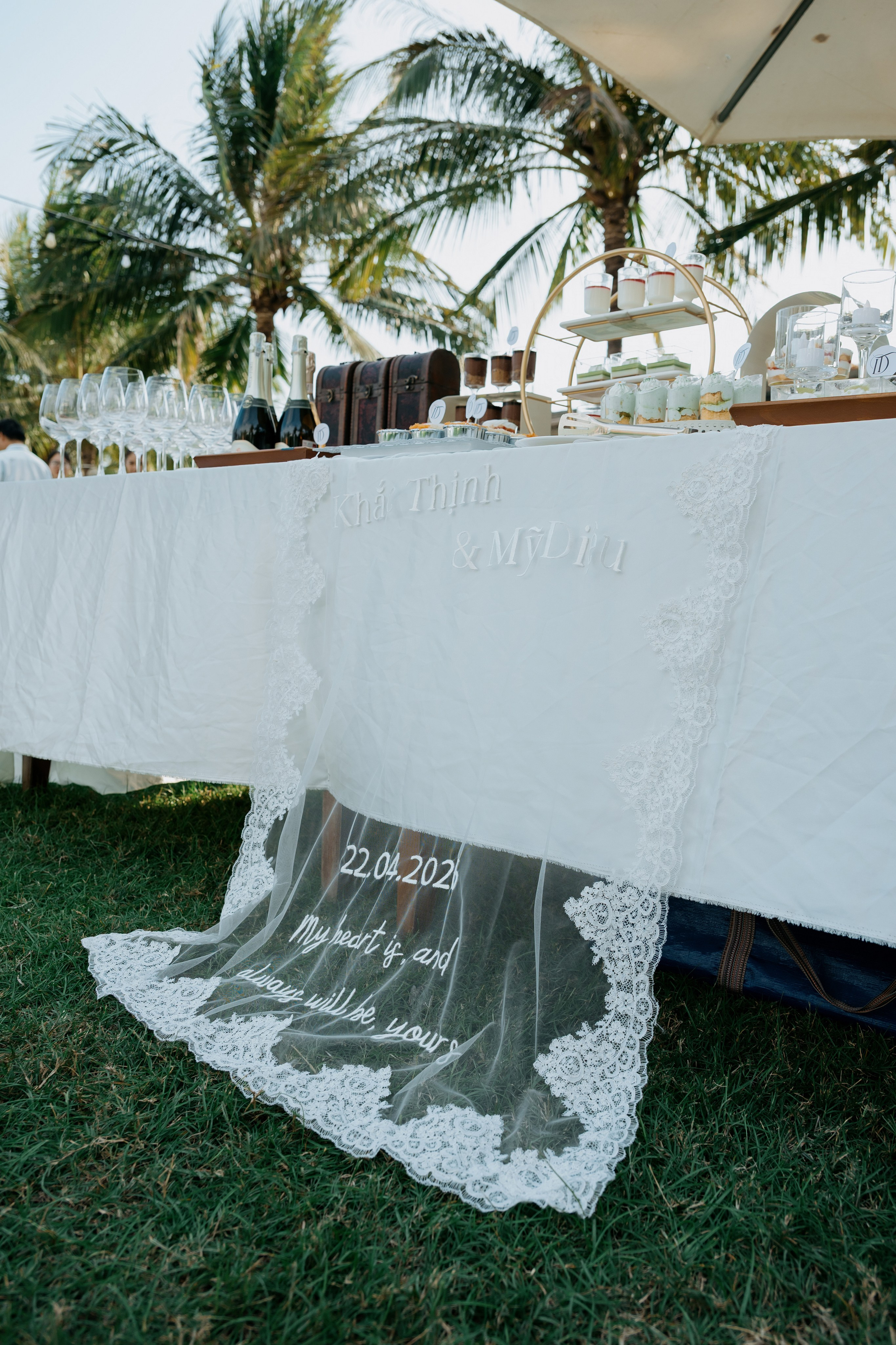 DIEU & THINH/Destination Wedding. Nhiếp ảnh gia đám cưới hàng đầu tại Thành Phố Hồ Chí Minh