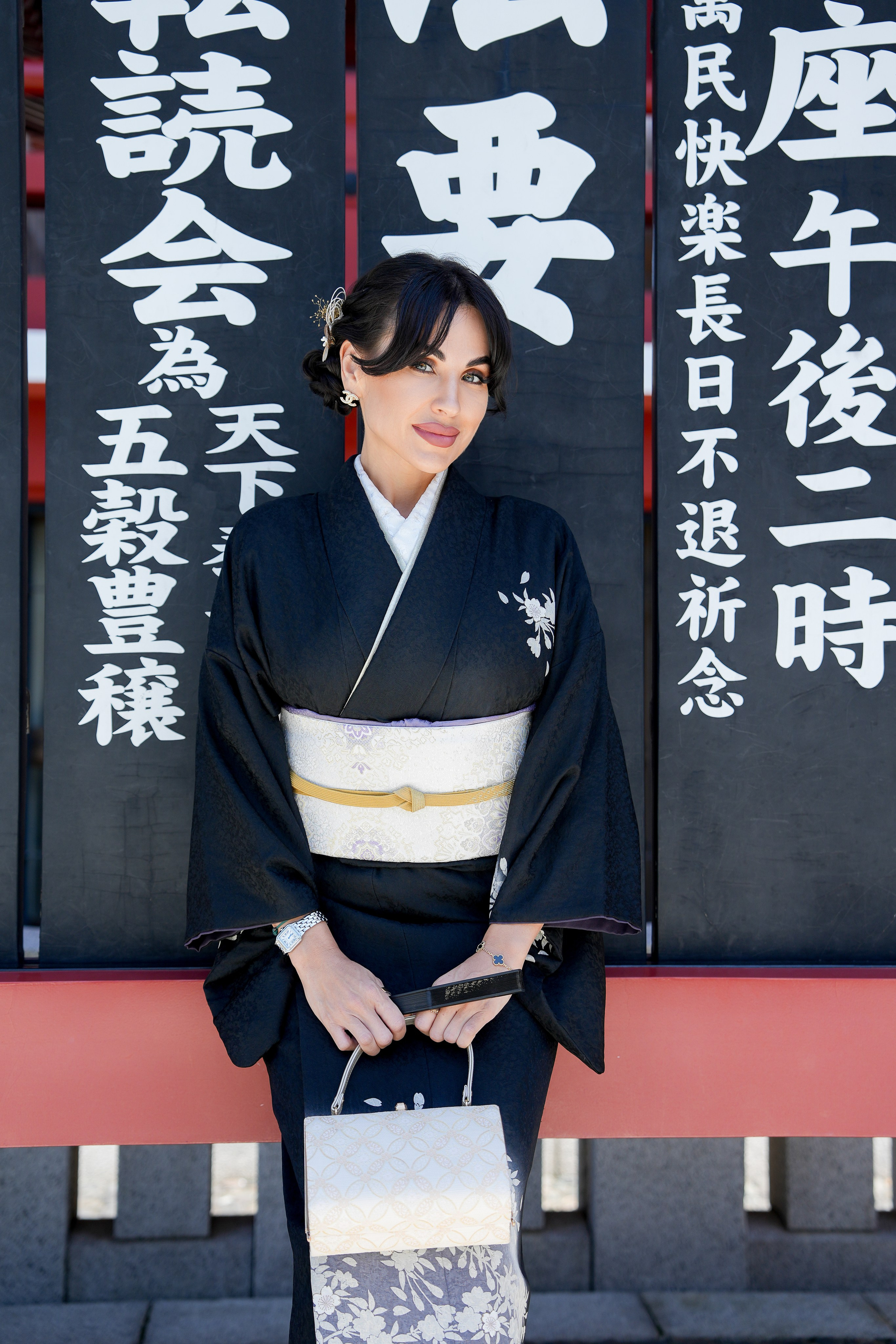 Съёмка в Кимоно возле храма. Фотограф в Токио Япония