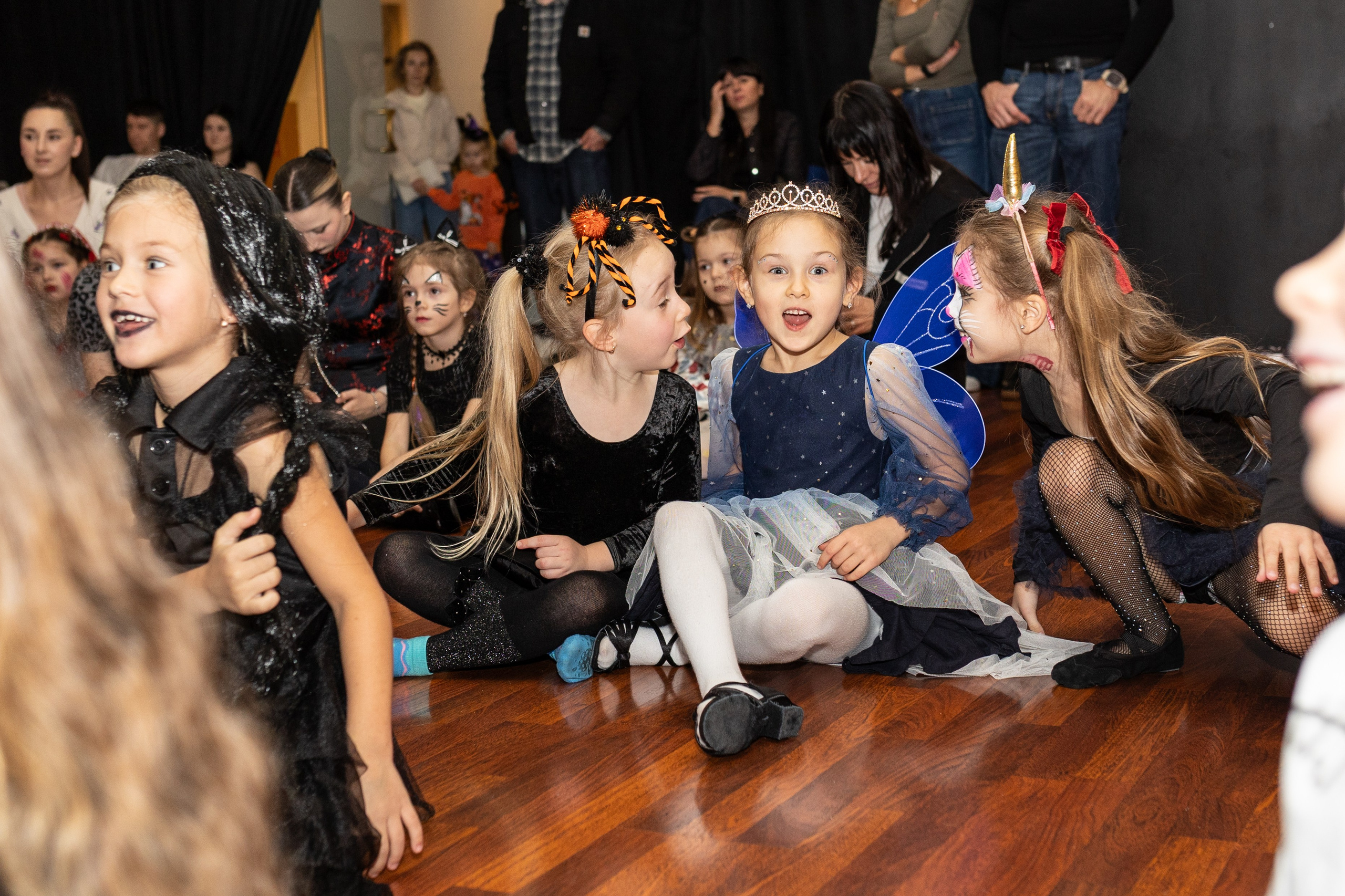 Leo dance studio Helloween 2025. Семейный и детский фотограф в Варшаве Мила Бобровская