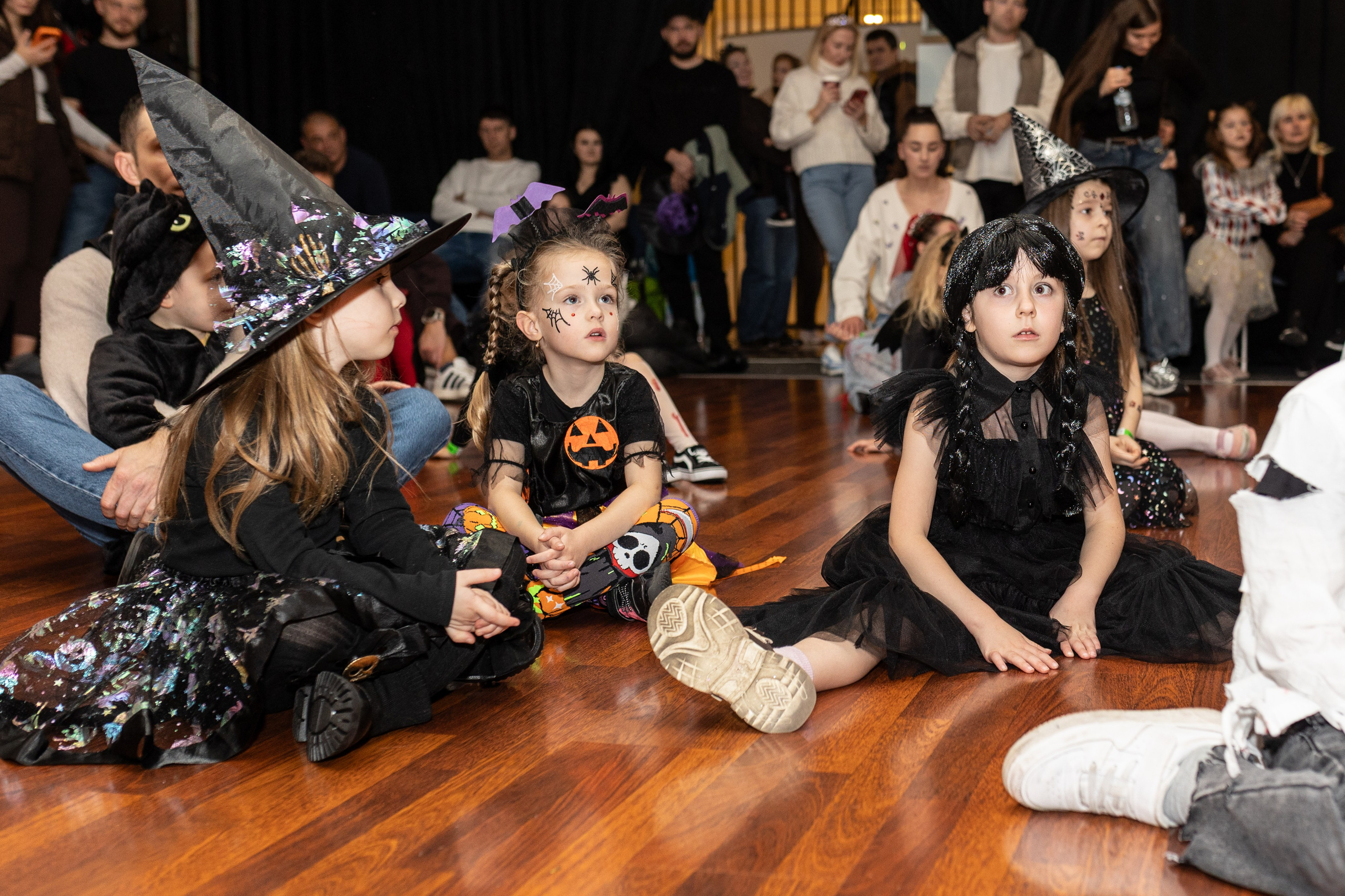 Leo dance studio Helloween 2025. Семейный и детский фотограф в Варшаве Мила Бобровская