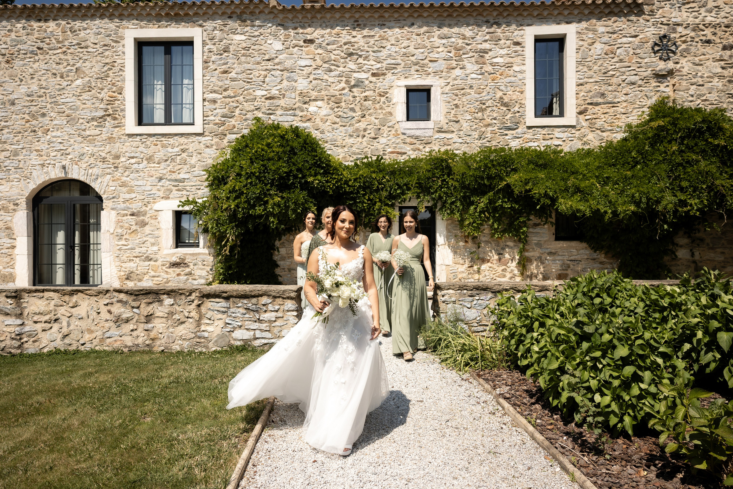 Modern Château Wedding in Occitanie — Domaine de Merlac. Eugénie Smirnova — Wedding & Elopement Photographer in Southwest France