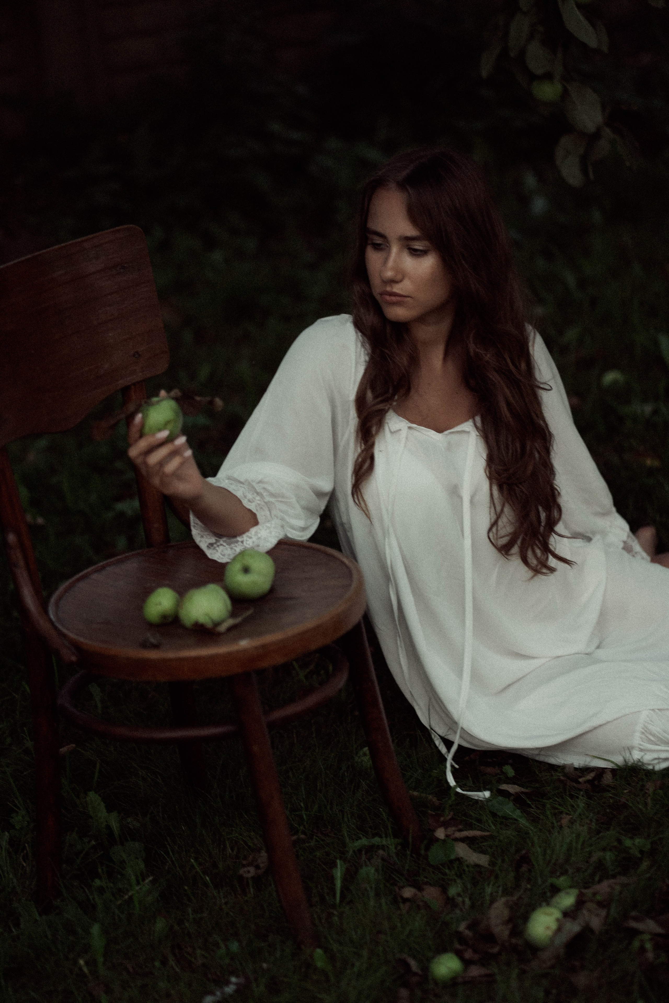 Ugnė obelų sode. Fotografija — Olga Bojarin