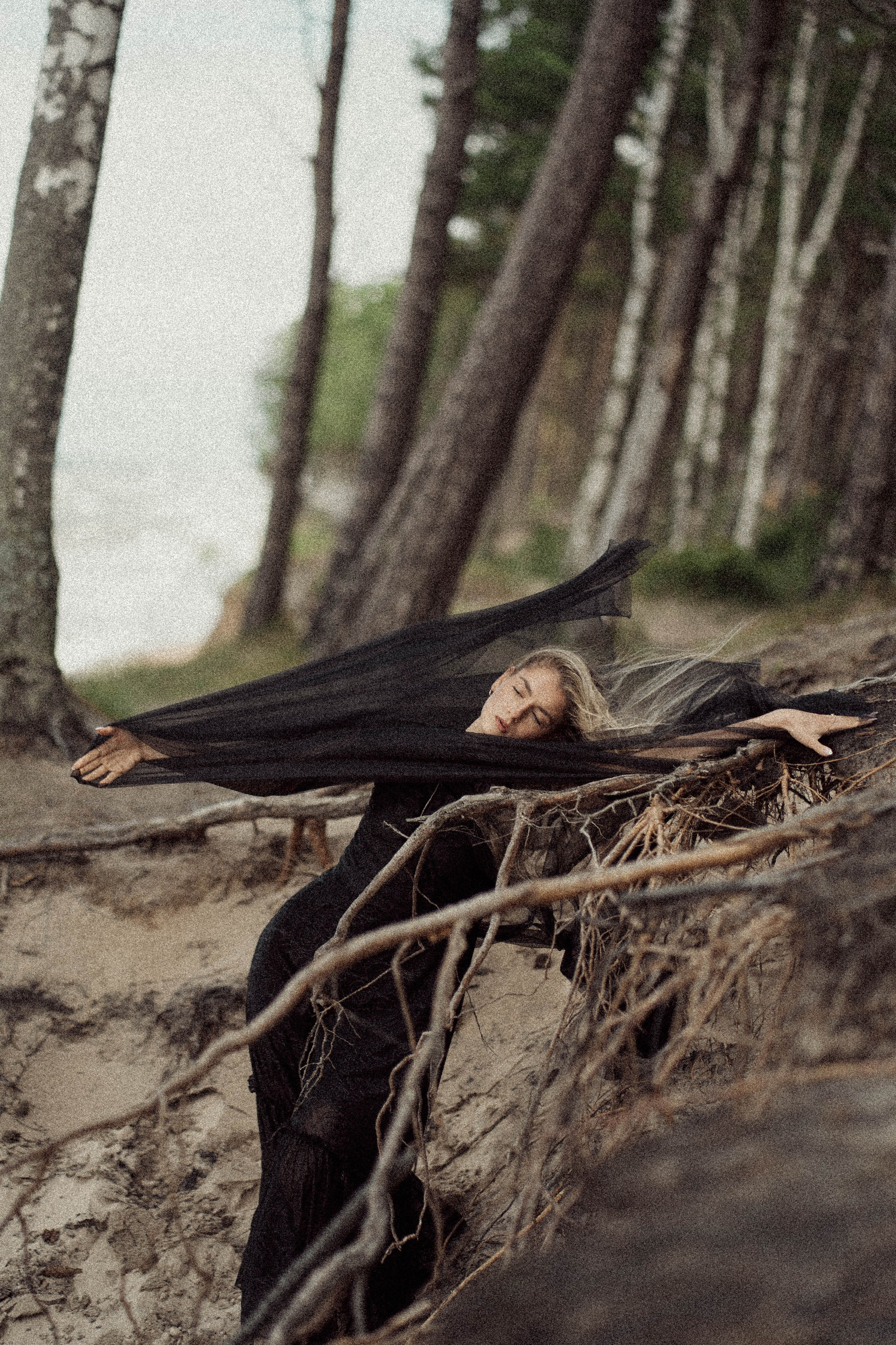 Liveta vėjo apsupty. Fotografija — Olga Bojarin