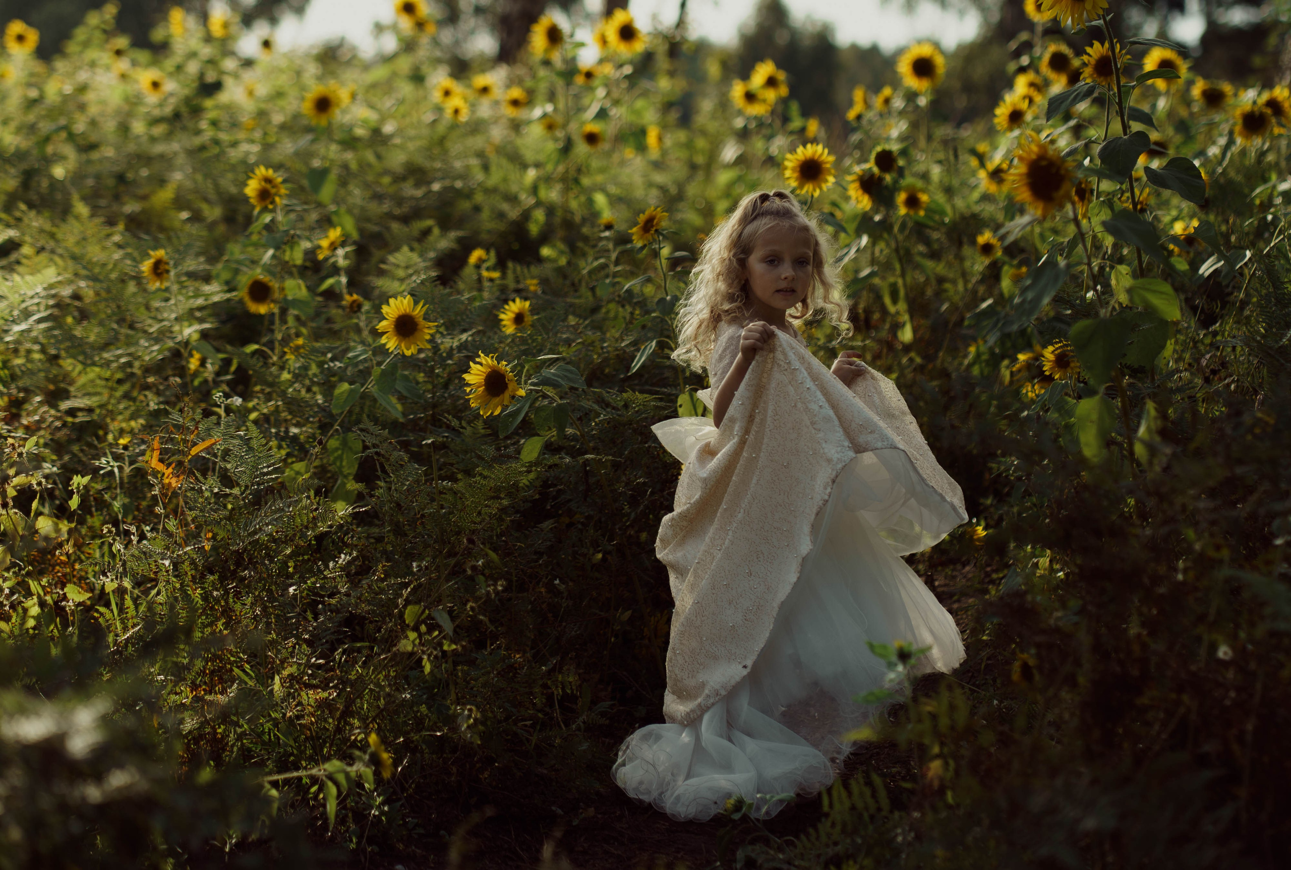 Mama ir dukra — saulėgražose. Fotografija — Olga Bojarin