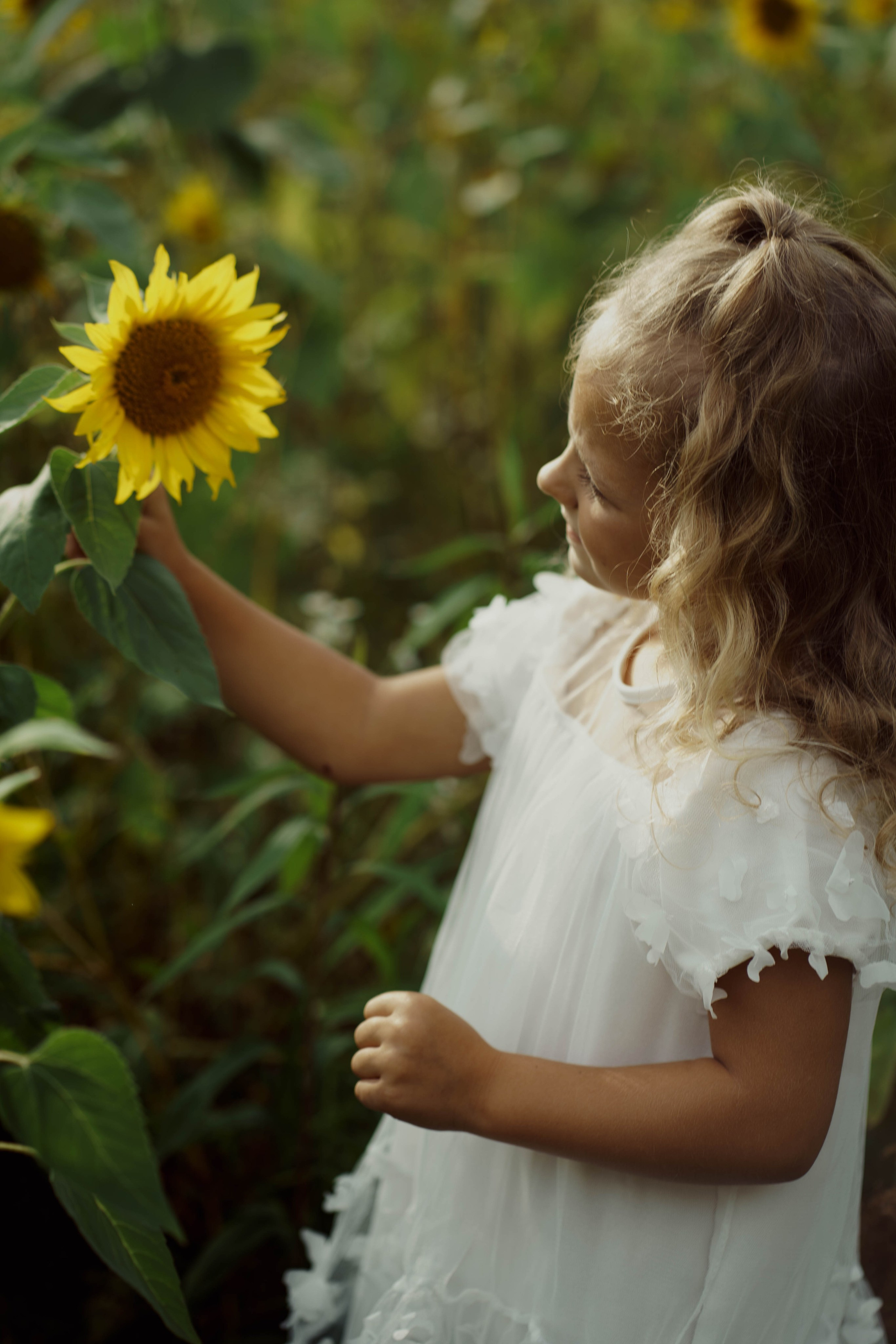 Mama ir dukra — saulėgražose. Fotografija — Olga Bojarin