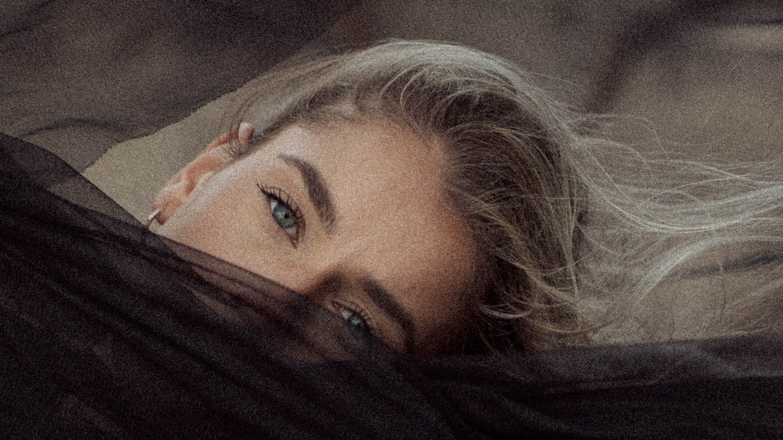 Liveta vėjo apsupty. Fotografija — Olga Bojarin