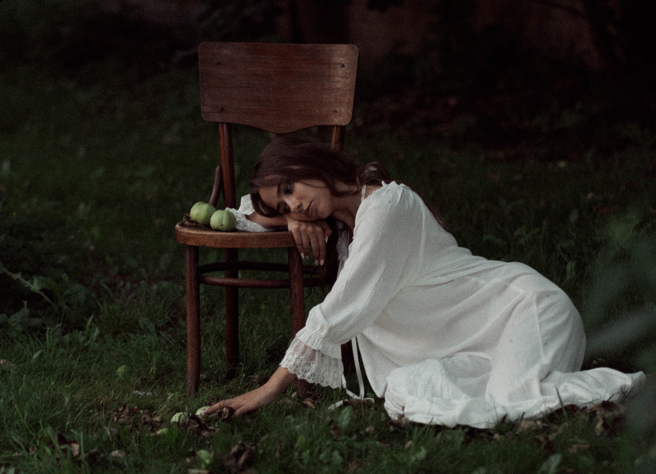 Ugnė obelų sode. Fotografija — Olga Bojarin