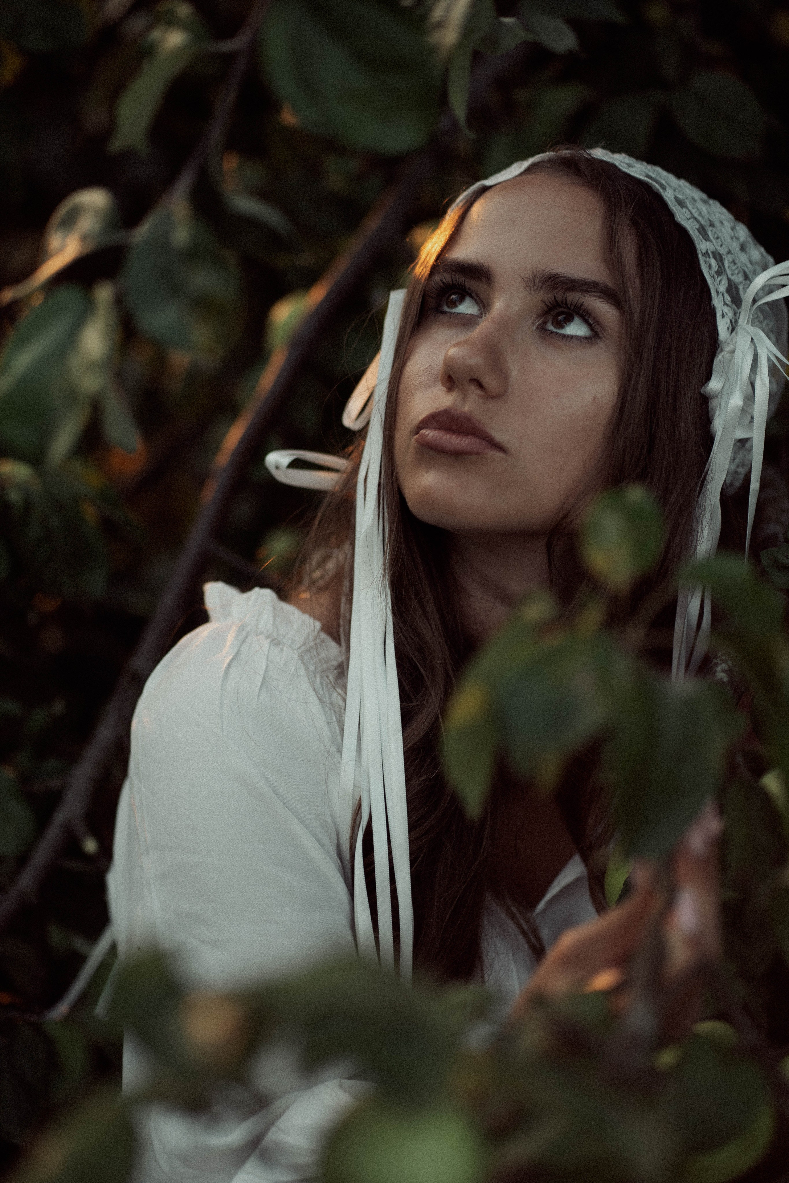 Ugnė obelų sode. Fotografija — Olga Bojarin