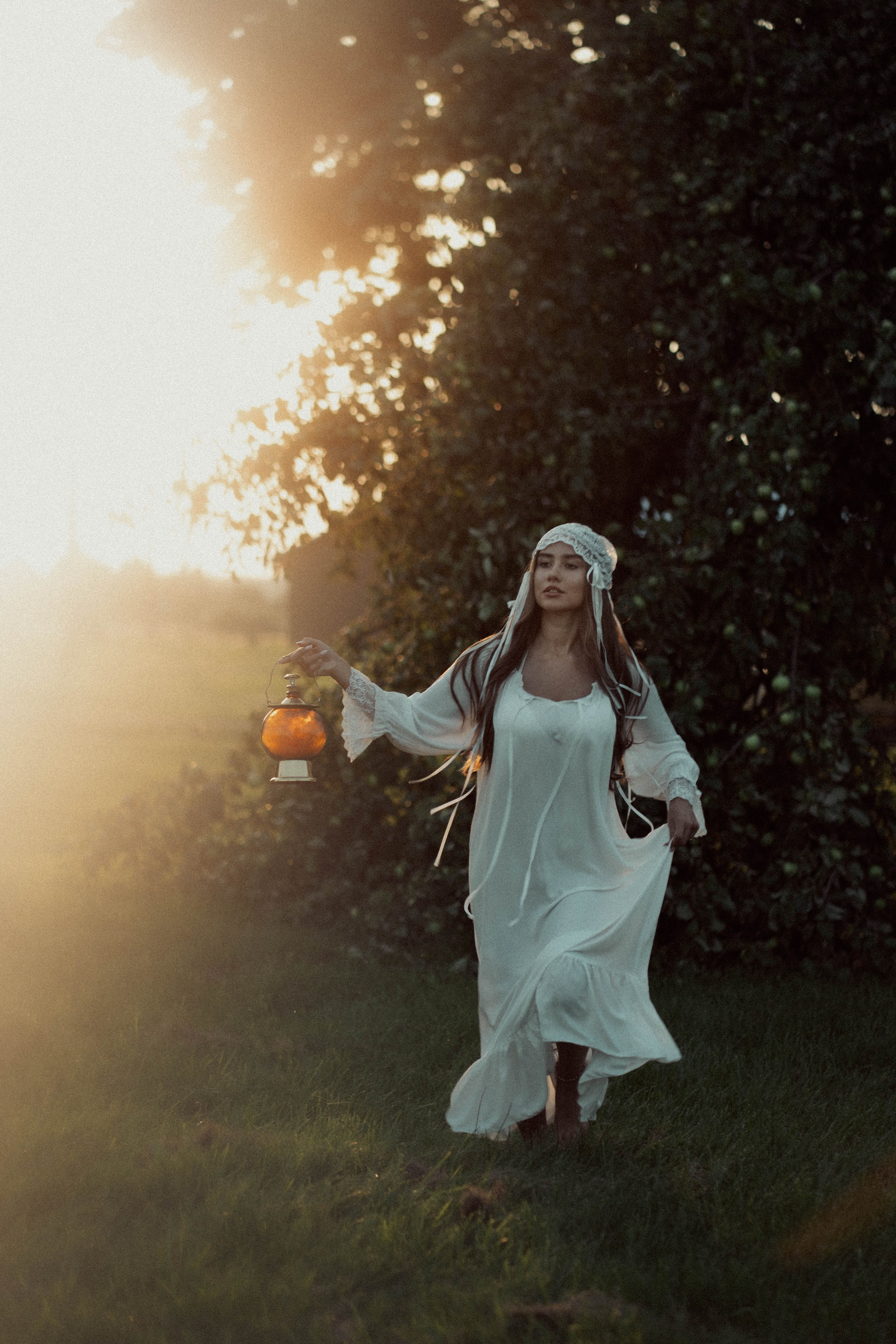 Ugnė obelų sode. Fotografija — Olga Bojarin