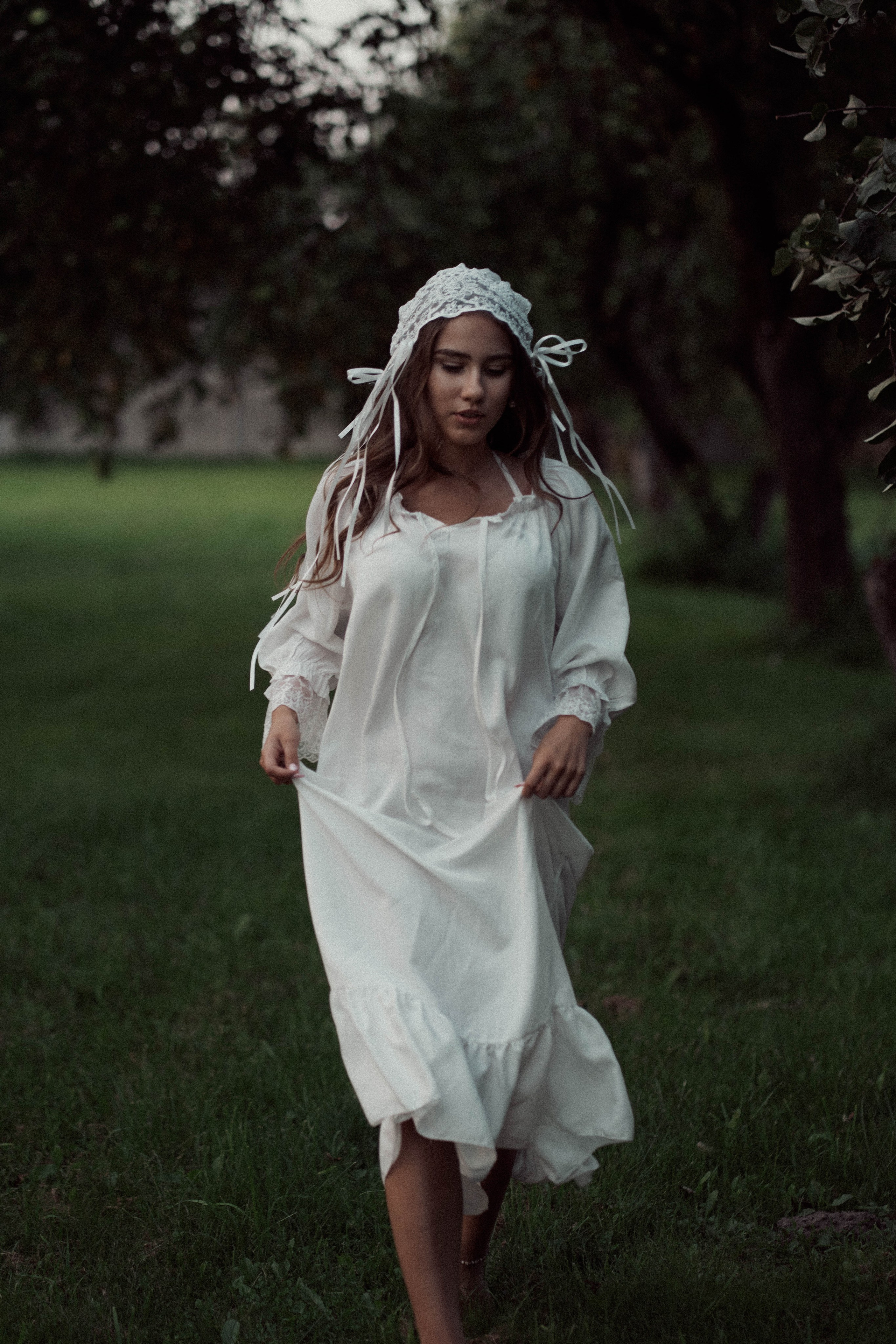 Ugnė obelų sode. Fotografija — Olga Bojarin