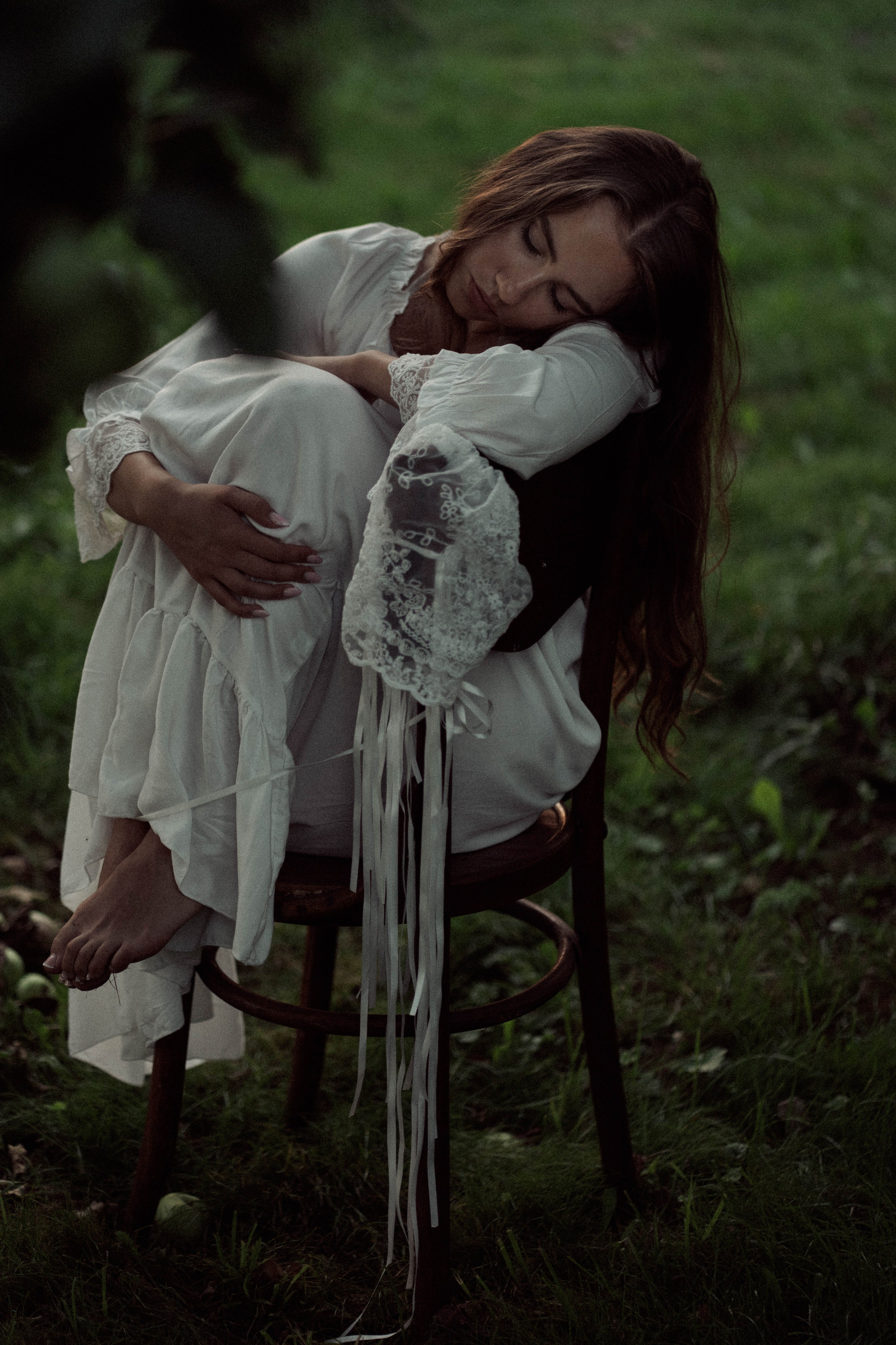 Ugnė obelų sode. Fotografija — Olga Bojarin