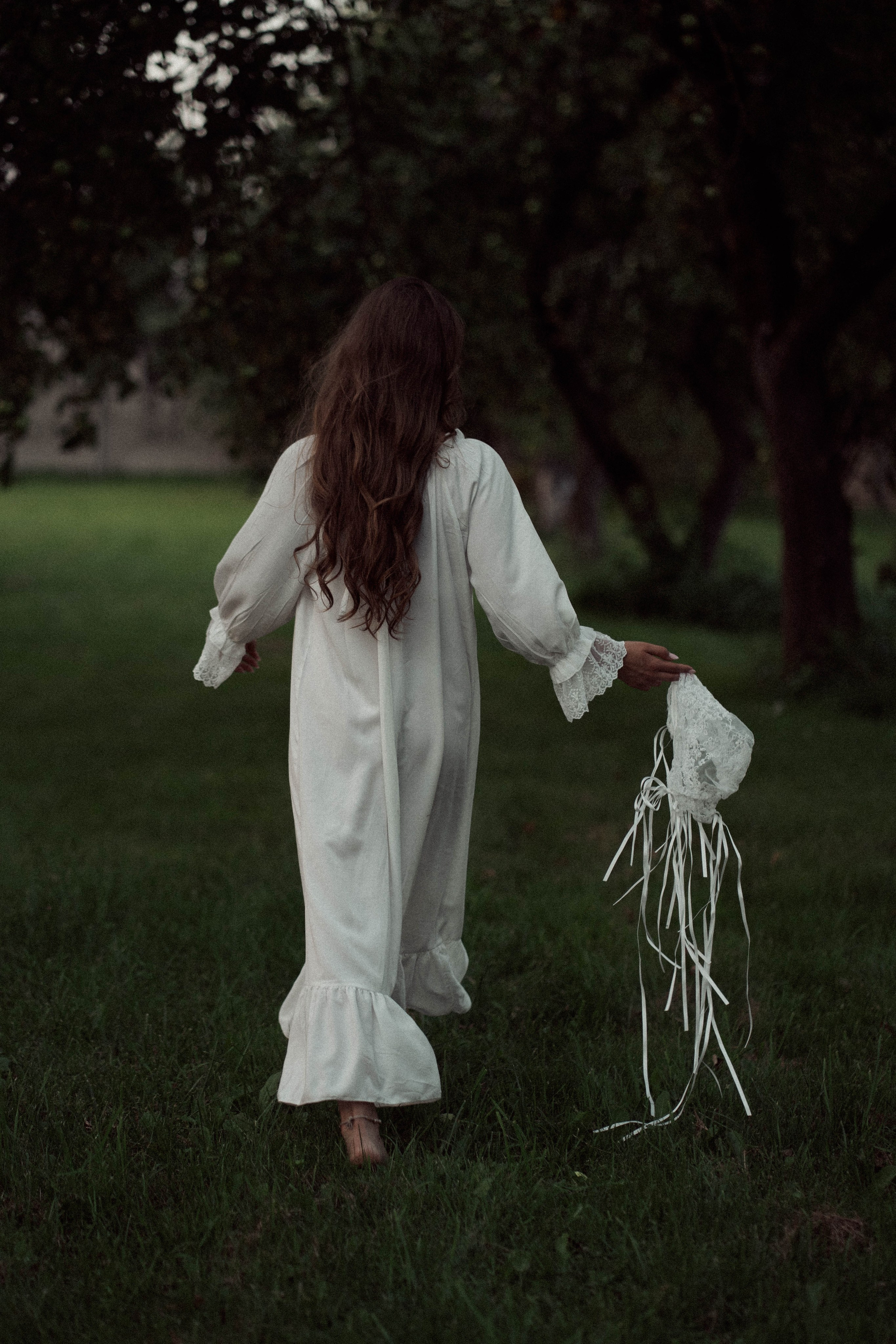 Ugnė obelų sode. Fotografija — Olga Bojarin