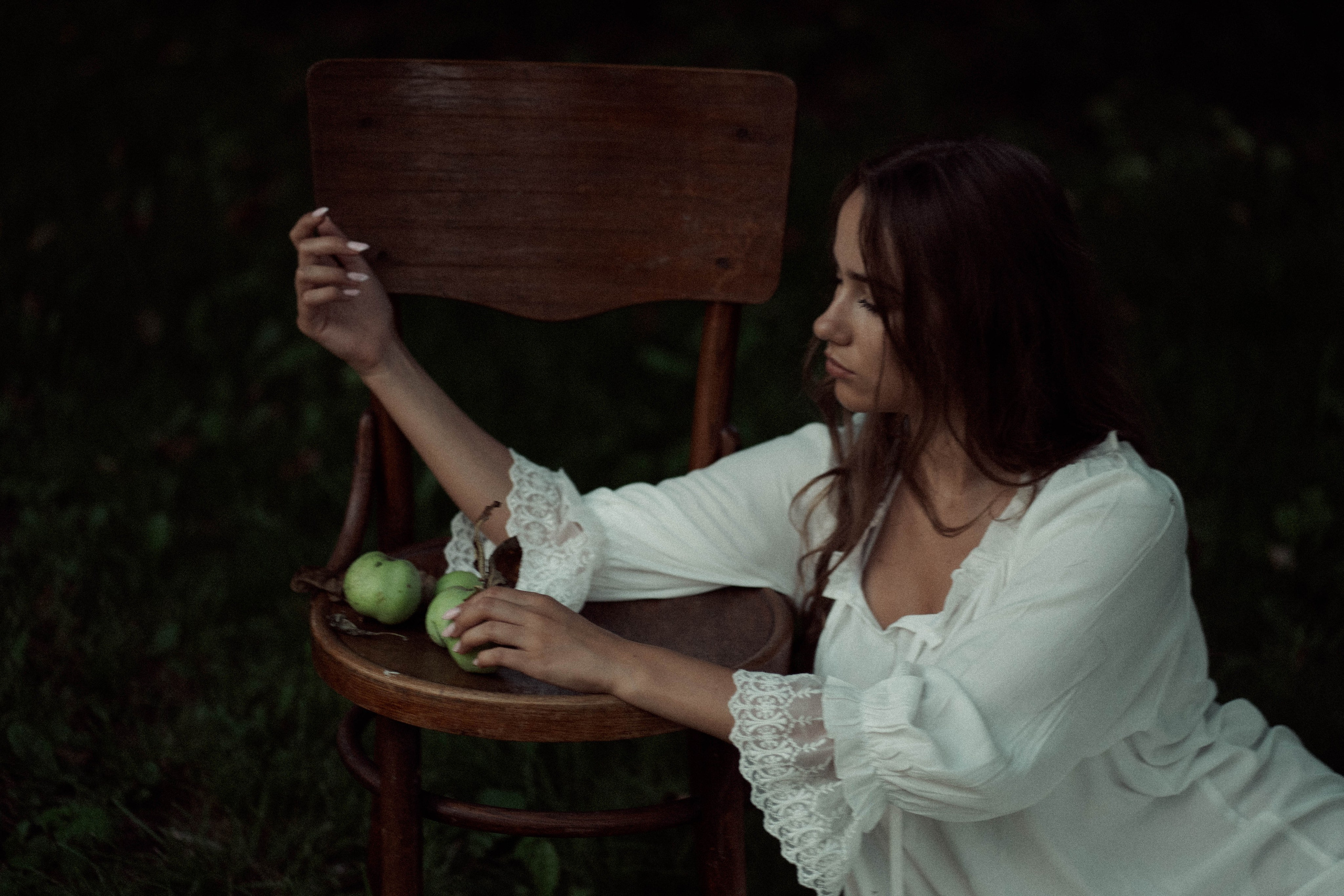 Ugnė obelų sode. Fotografija — Olga Bojarin