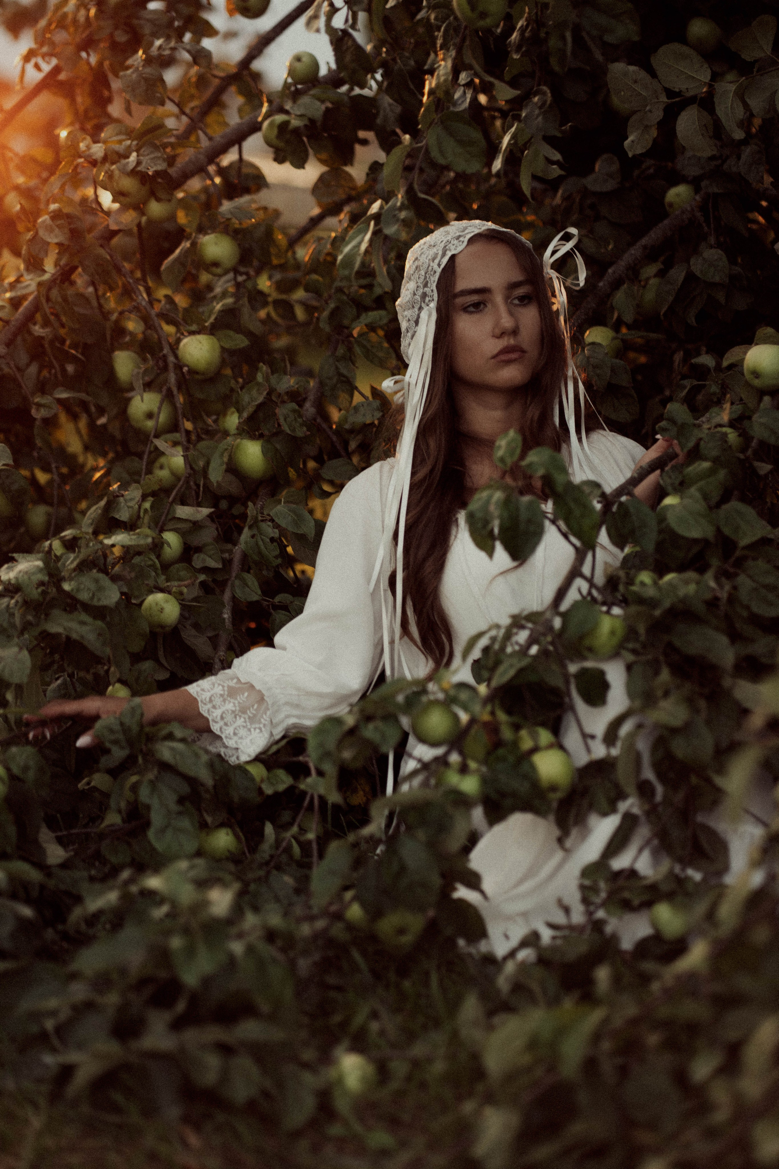 Ugnė obelų sode. Fotografija — Olga Bojarin