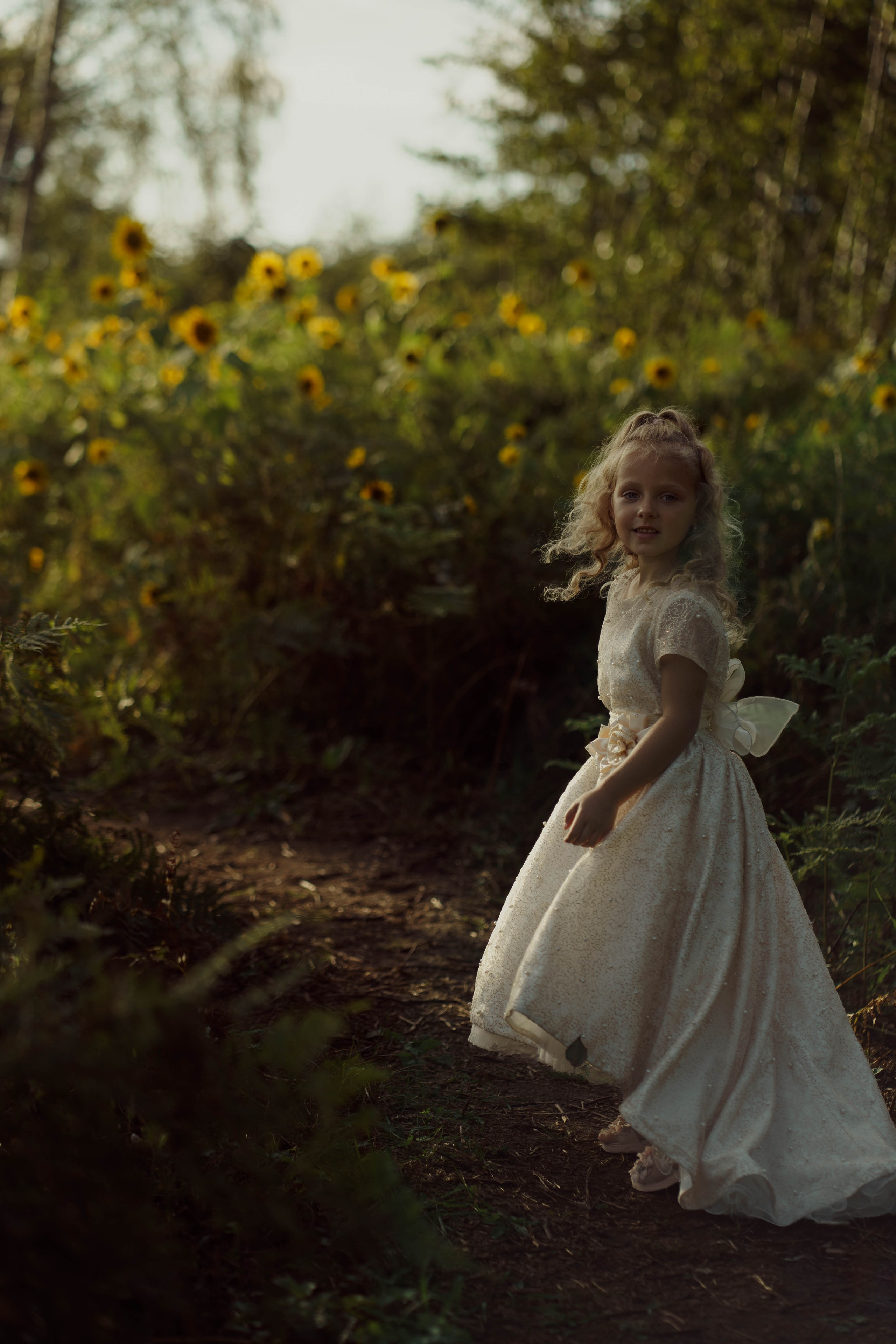 Mama ir dukra — saulėgražose. Fotografija — Olga Bojarin