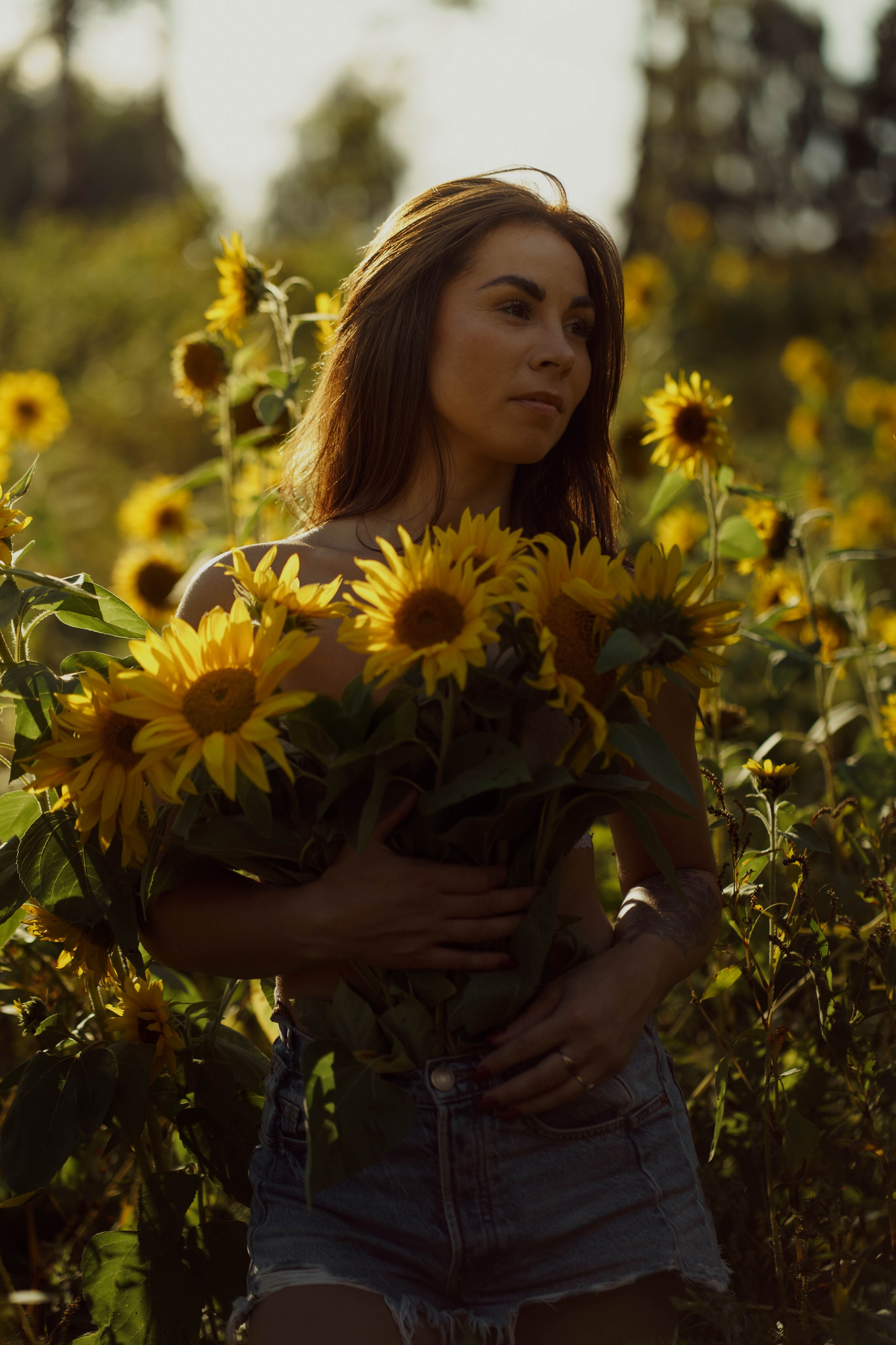 Mama ir dukra — saulėgražose. Fotografija — Olga Bojarin