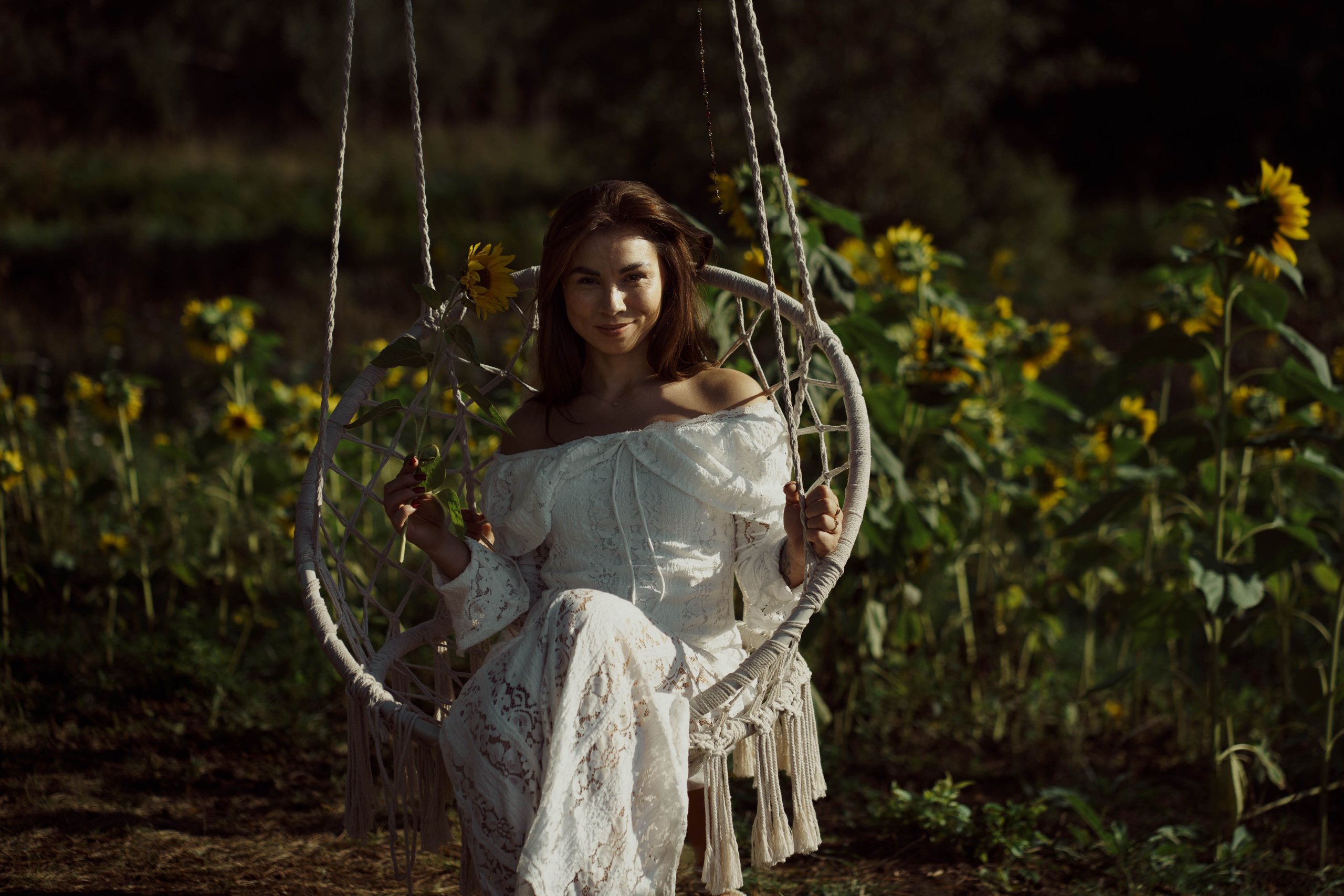 Mama ir dukra — saulėgražose. Fotografija — Olga Bojarin