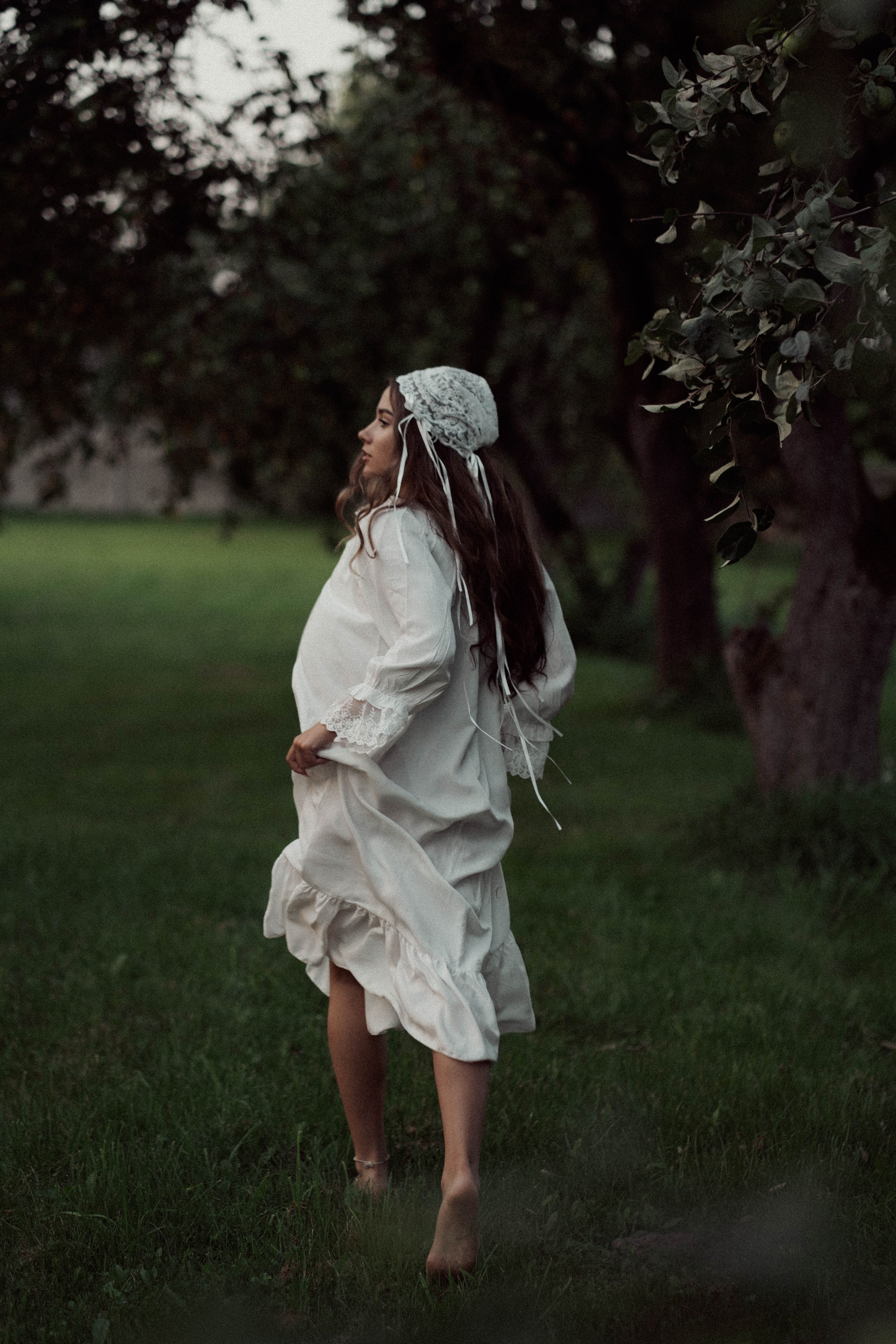 Ugnė obelų sode. Fotografija — Olga Bojarin
