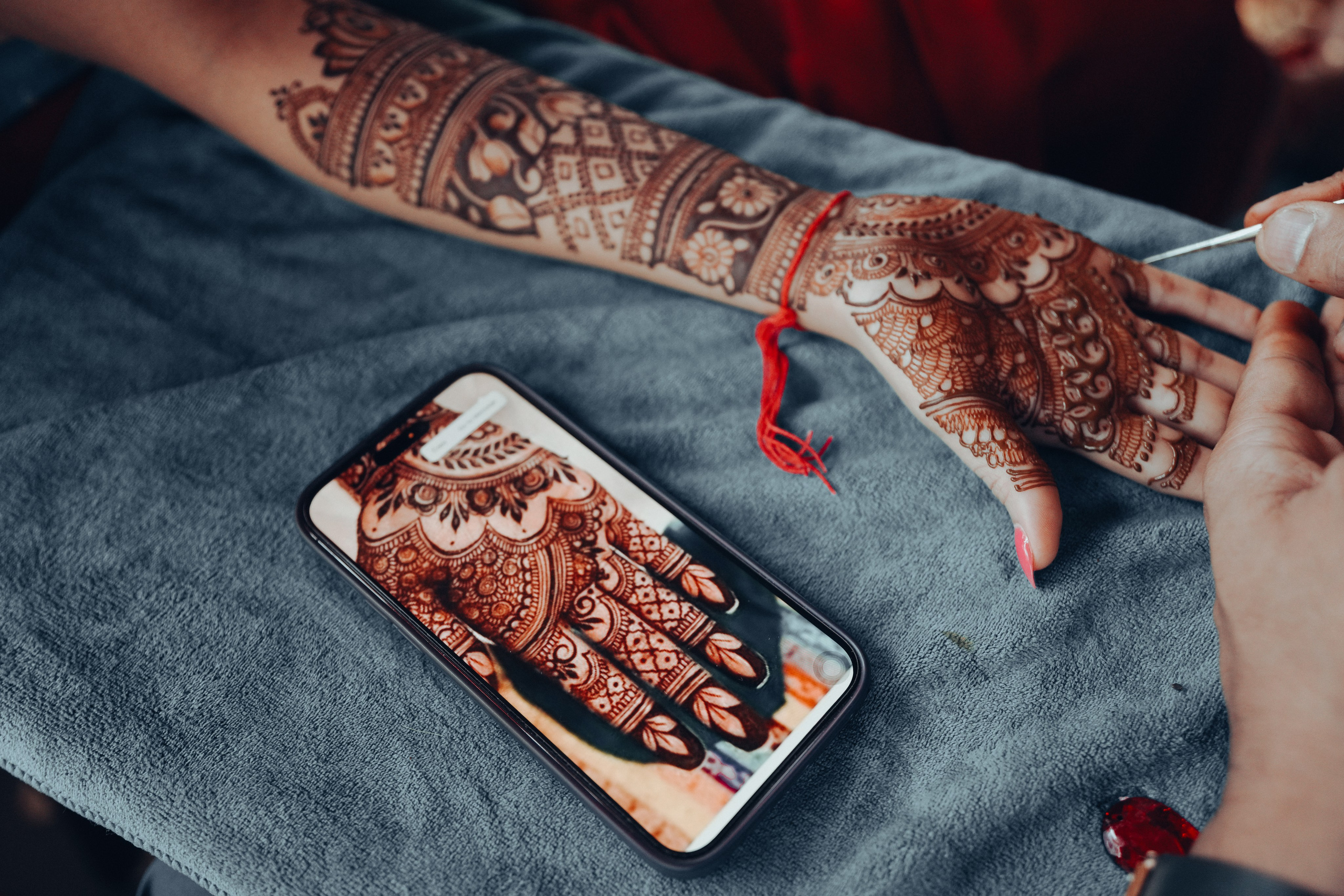 HALDI & MEHANDI. Wedding photographer Stalen Robert