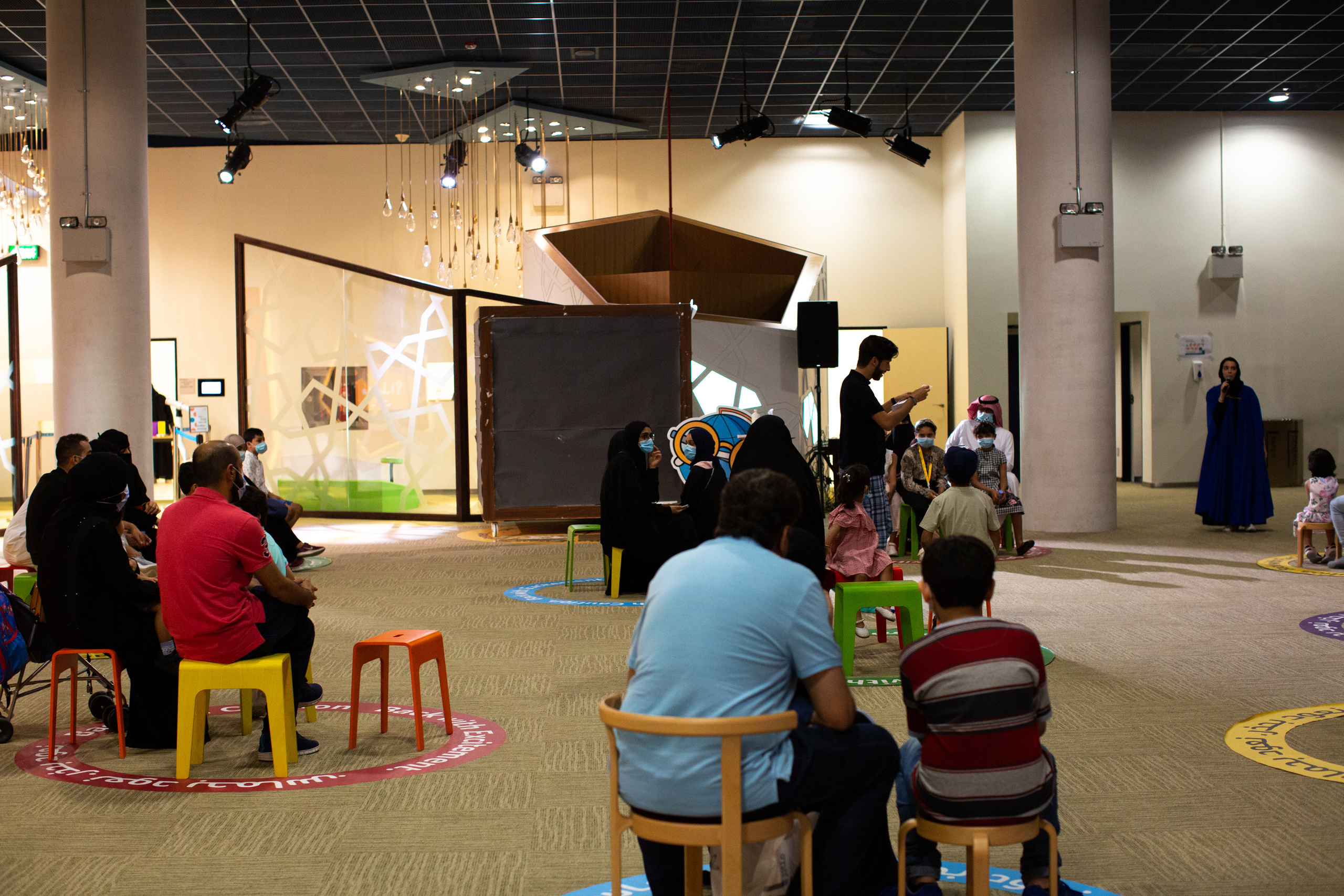 After curflew. Документальный фотограф, междисциплинарный художник