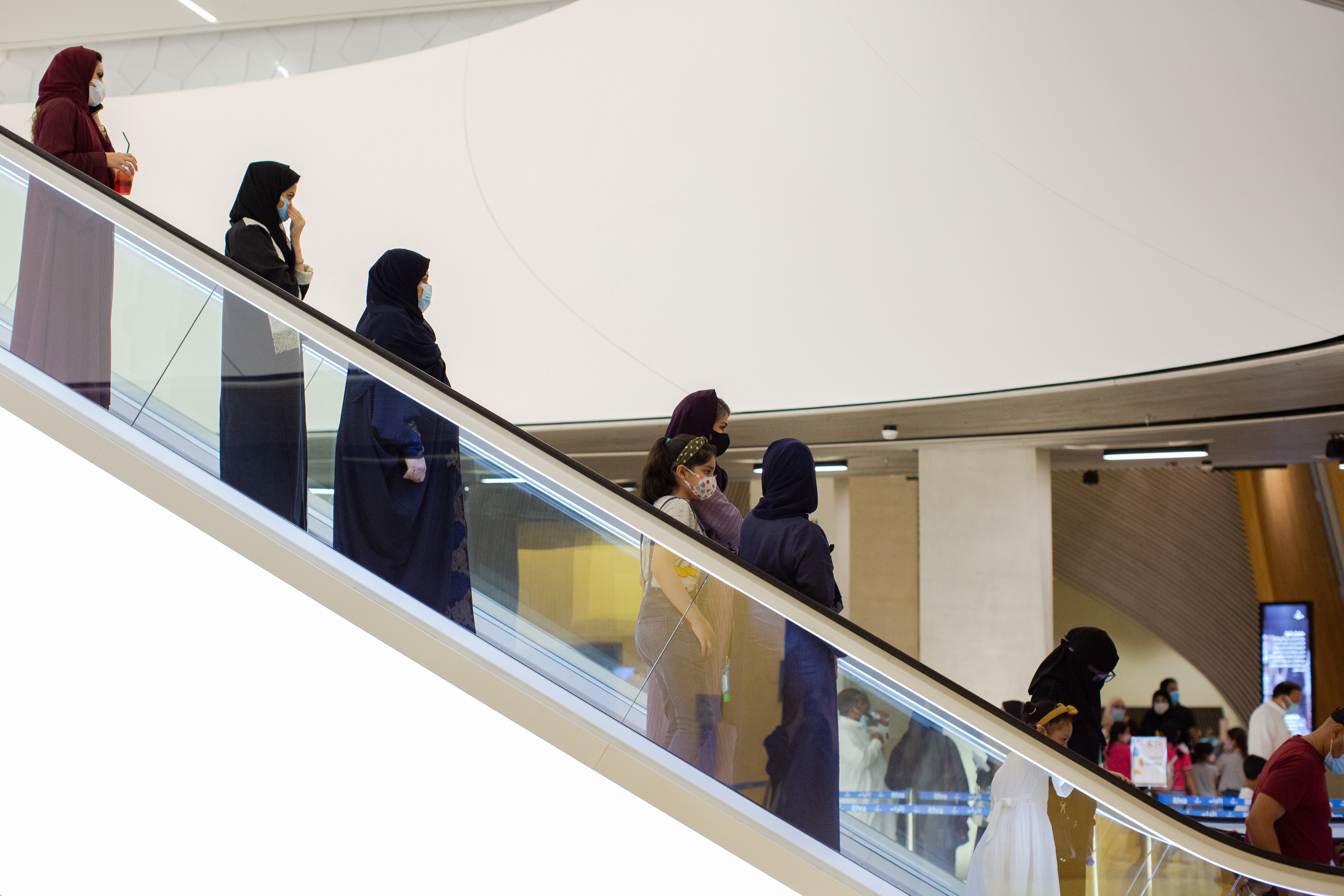 After curflew. Документальный фотограф, междисциплинарный художник