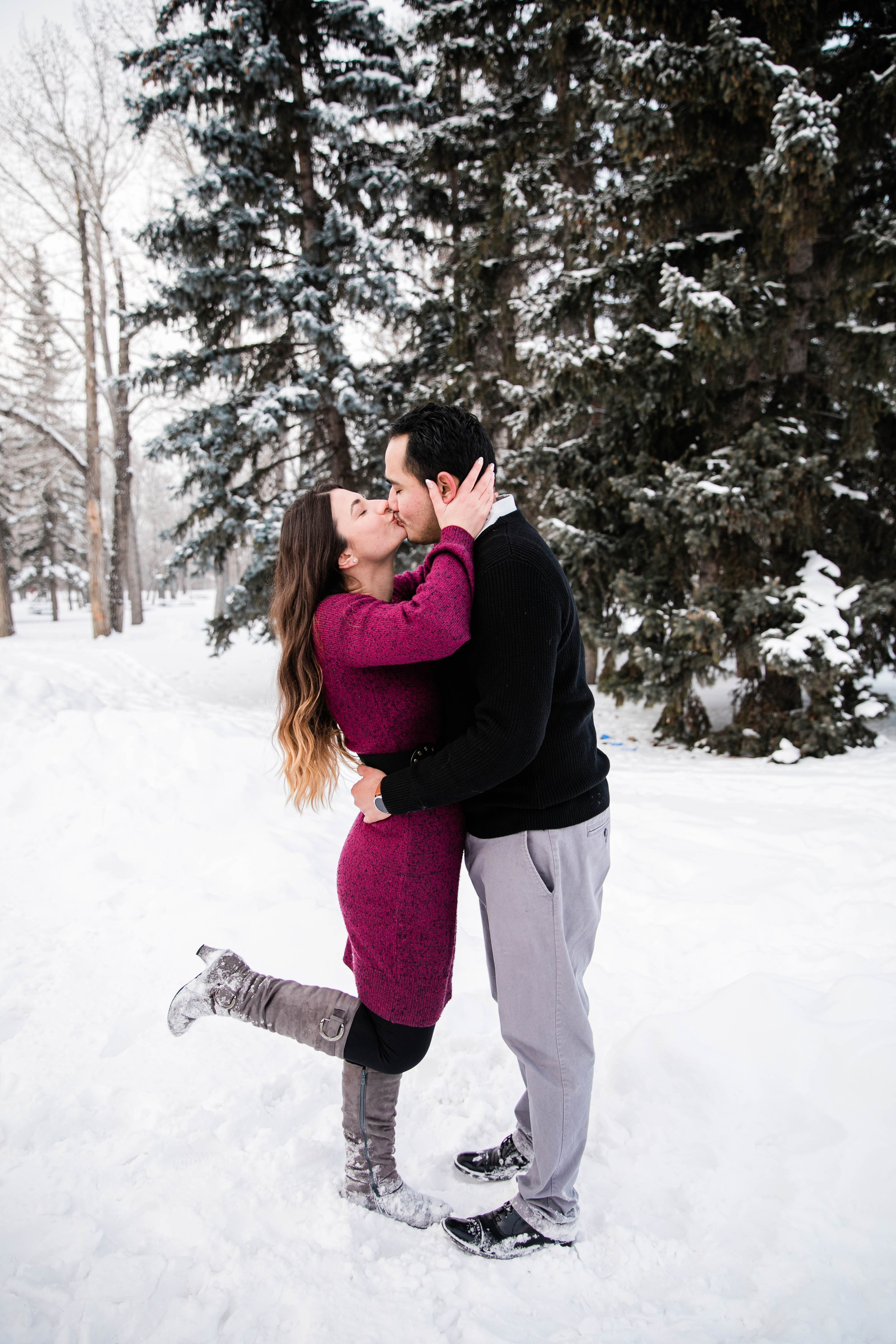 Iván & Andrada — Princes Island Engagement. Fotografía accesible en Calgary