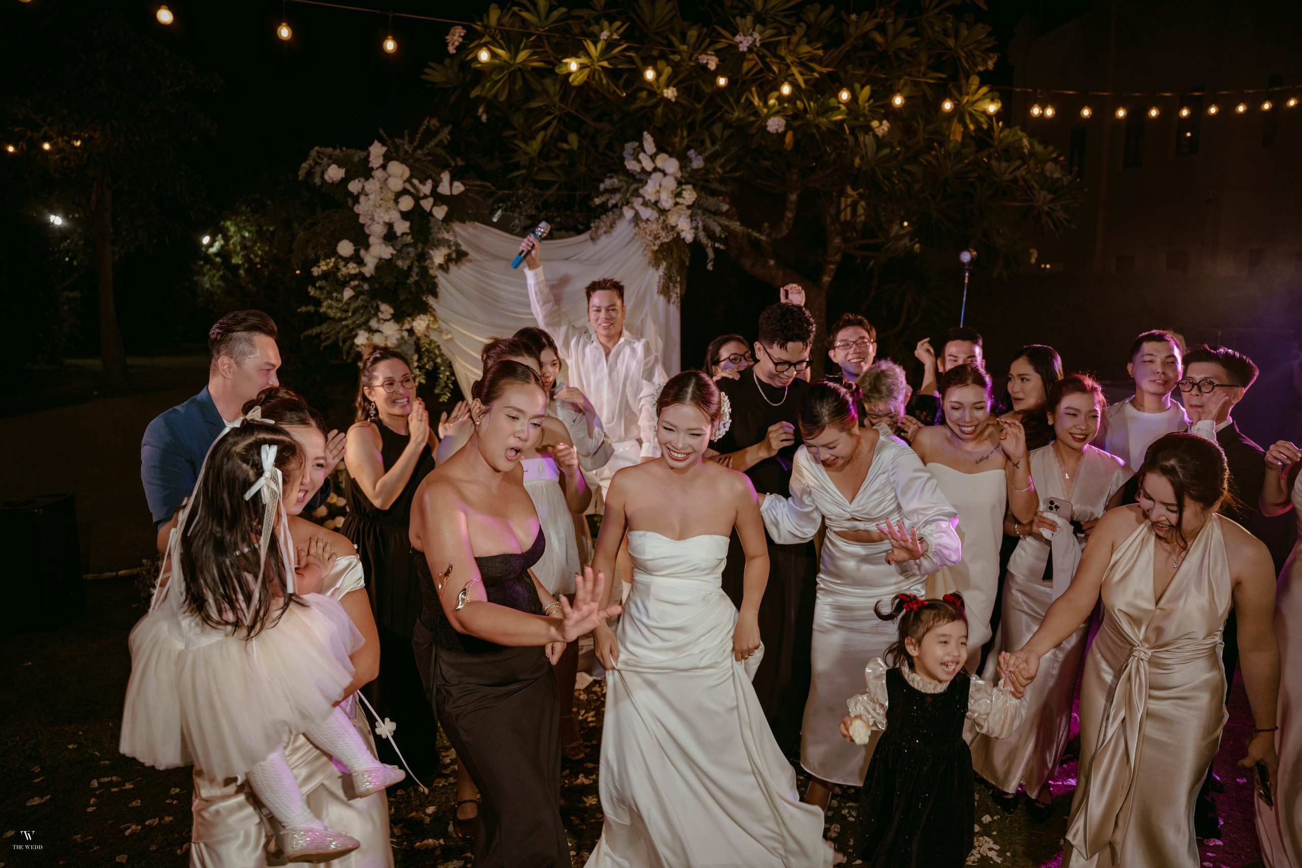 ALEX & NICOLE. WEDDING PHOTOGRAPHER IN VIETNAM