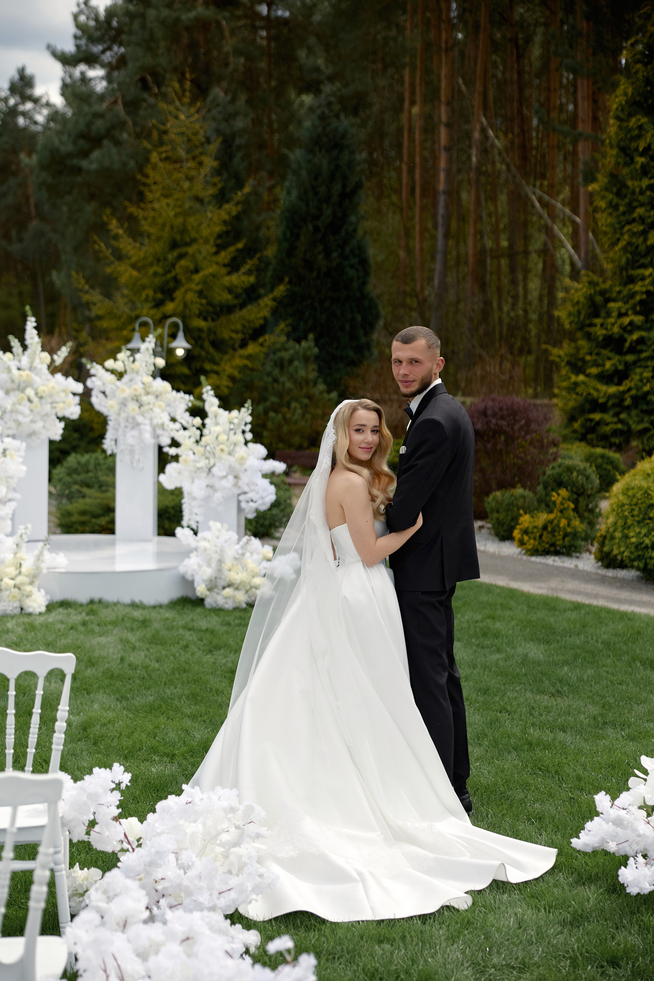Natalia & Roman. Dworek przy lesie. Fotograf ślubny i rodzinny w Krakowie Yana Klymova