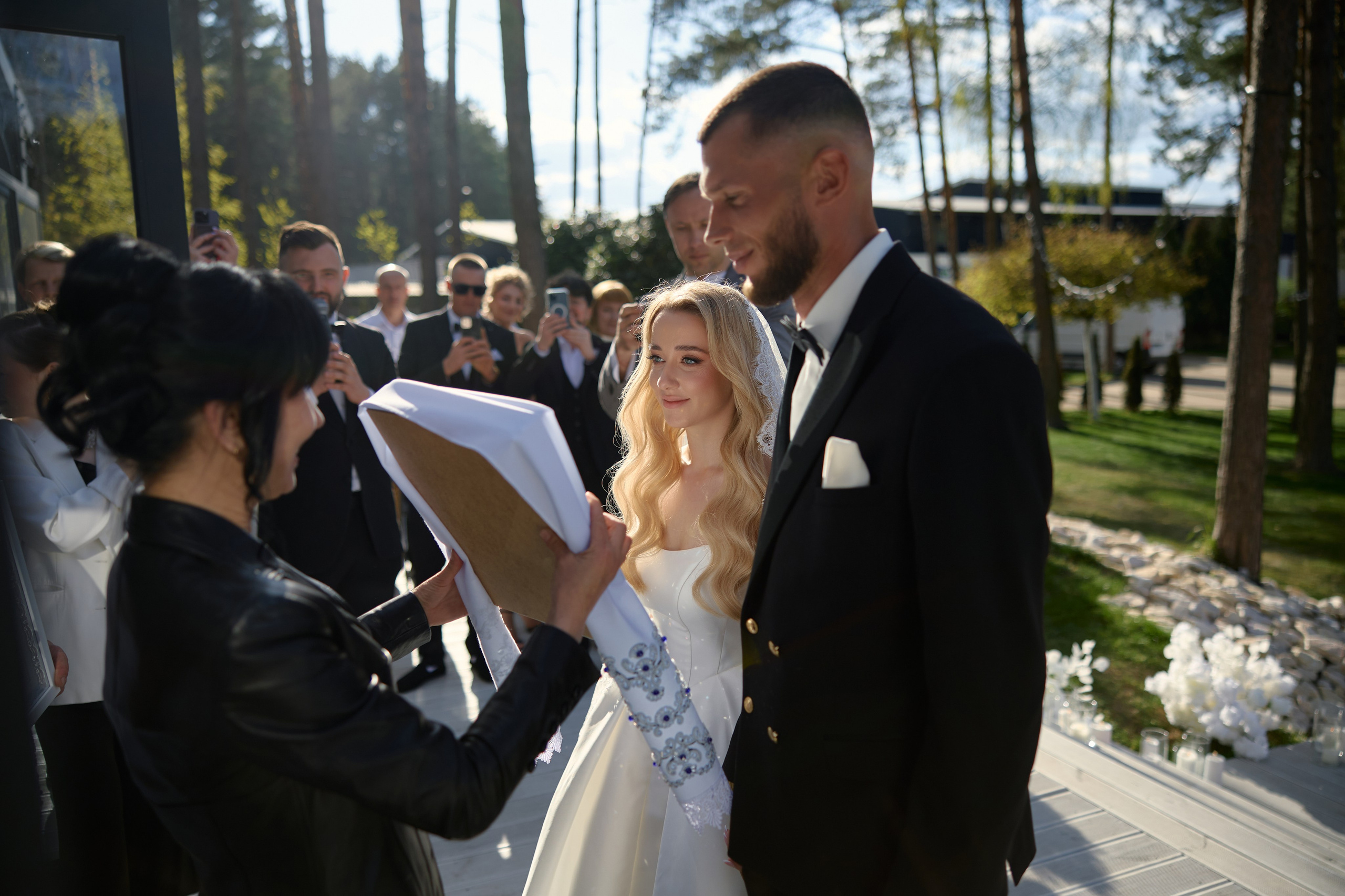 Natalia & Roman. Dworek przy lesie. Fotograf ślubny i rodzinny w Krakowie Yana Klymova