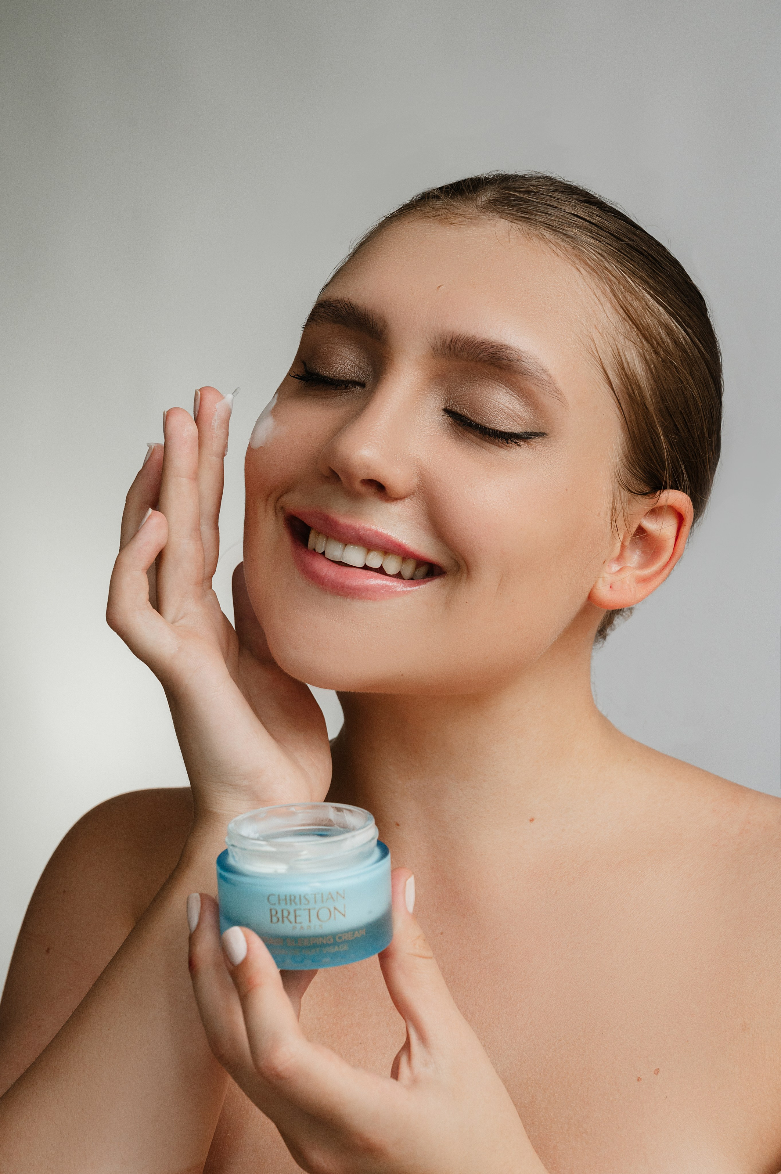 Skin&Care beauty shop. ANNA-MARIA PHOTO CONTENT CREATOR — фотограф, эстет, художник и визуальный эксперт в Instagram, работающий в Праге