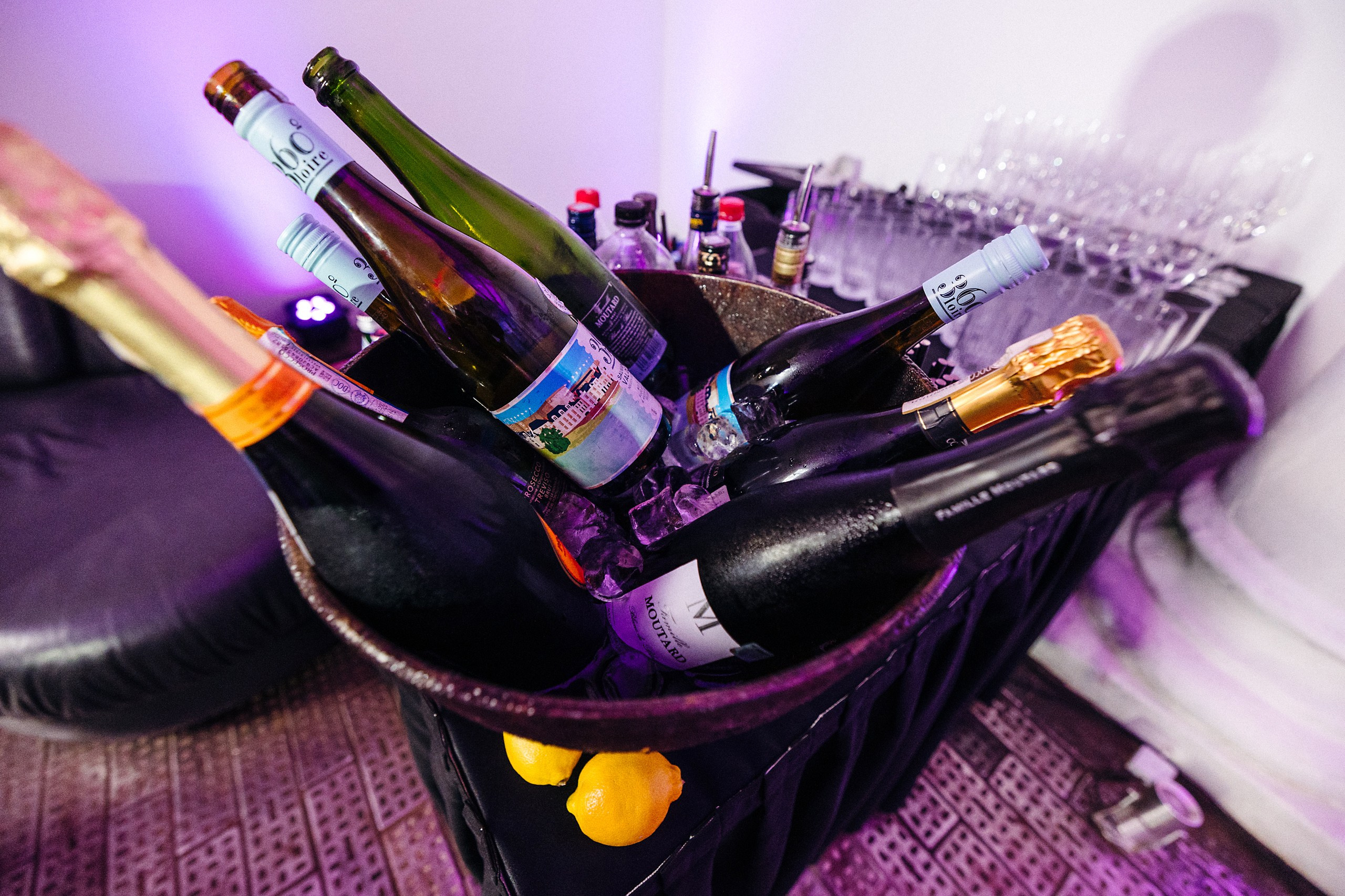 Юбилей свадьбы — 10 лет вместе, Porsche, страсть и стильная фотосессия в Риге. Евгений Тимофеев | Свадебный и контент-фотограф и видеограф в Риге