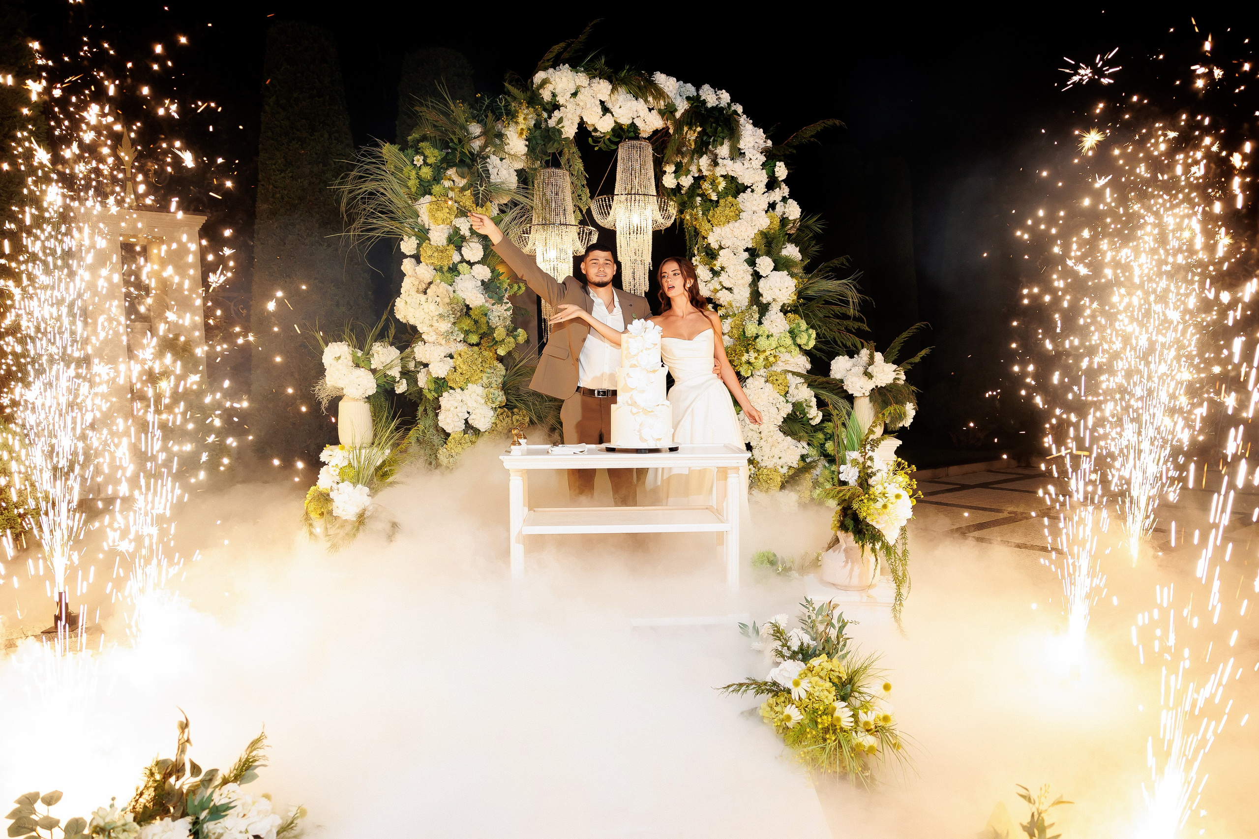 Eugen & Livia — Grand Elysee — Wedding Day. Servicii Foto și Video 067188353