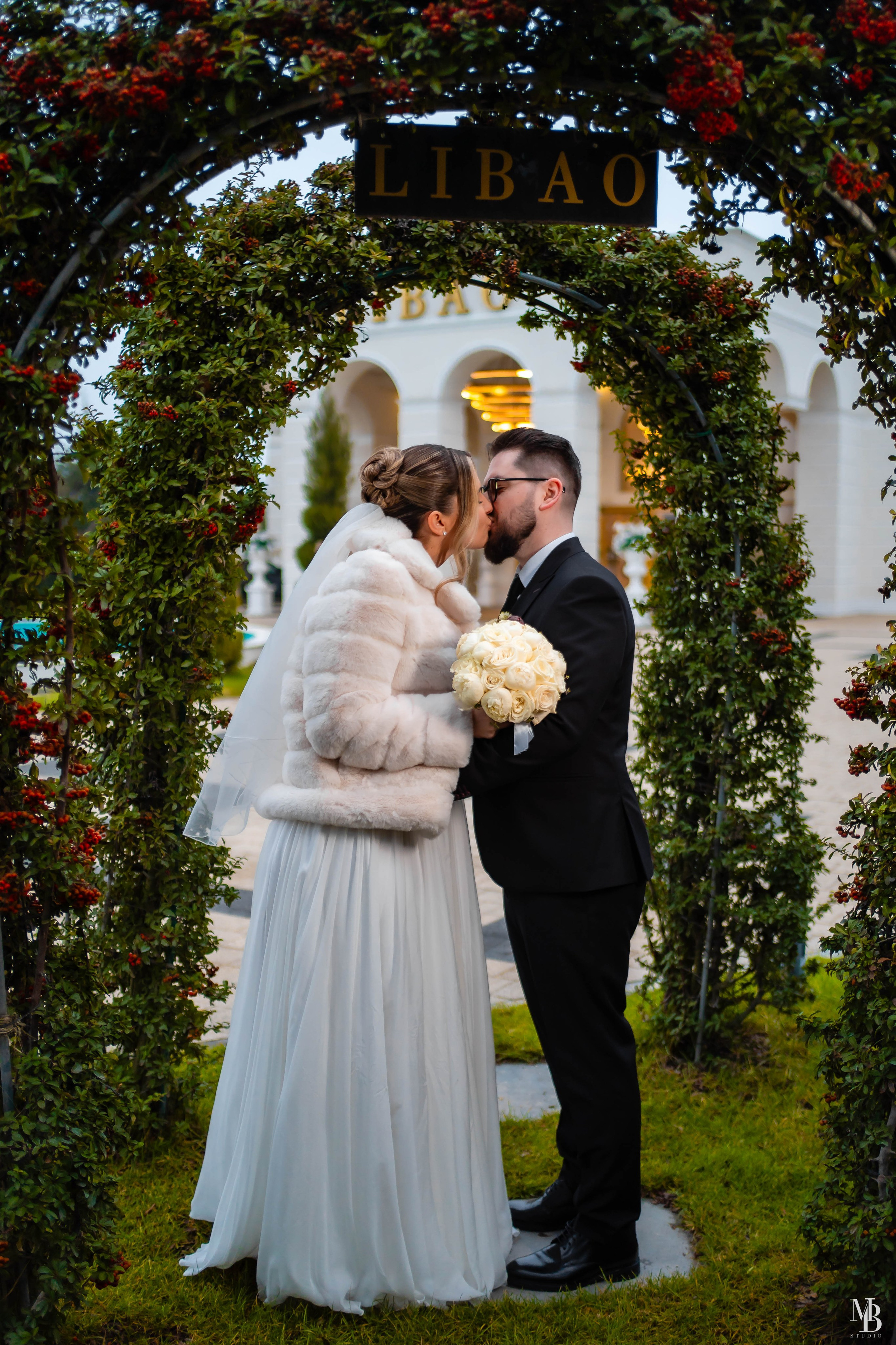 Constantin și Cătălina. MBT STUDIO