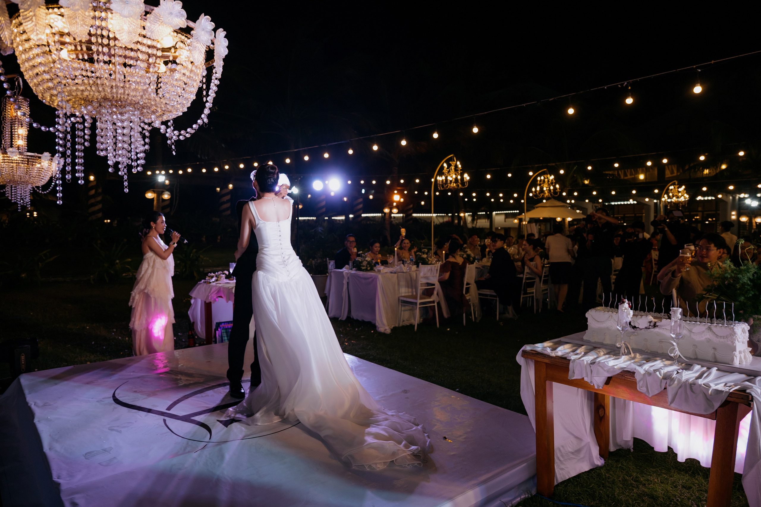 DIEU & THINH/Destination Wedding. Nhiếp ảnh gia đám cưới hàng đầu tại Thành Phố Hồ Chí Minh