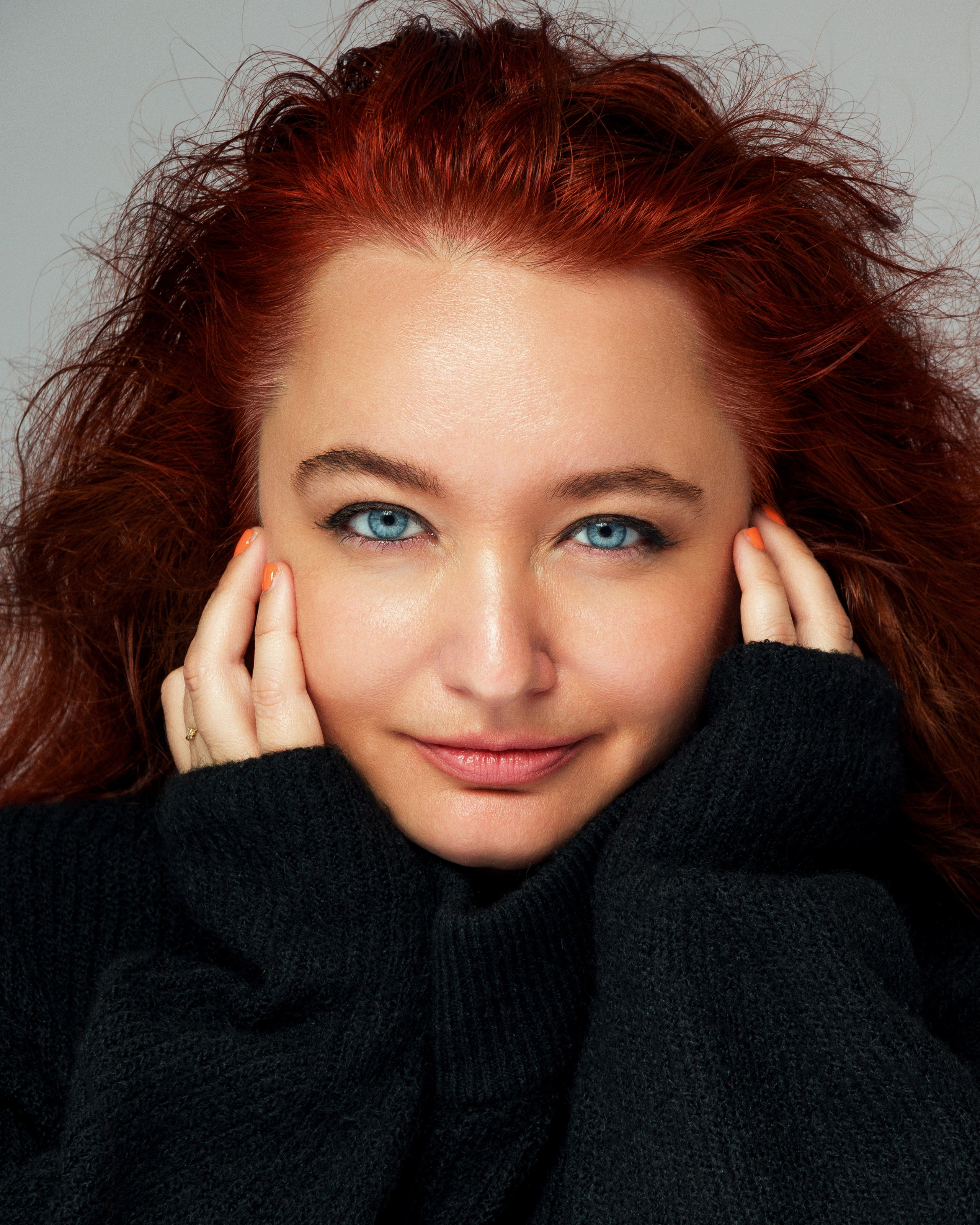  Studiofoto mit Fokus auf Gesicht und Augen – Ksenia mit natürlichem Look