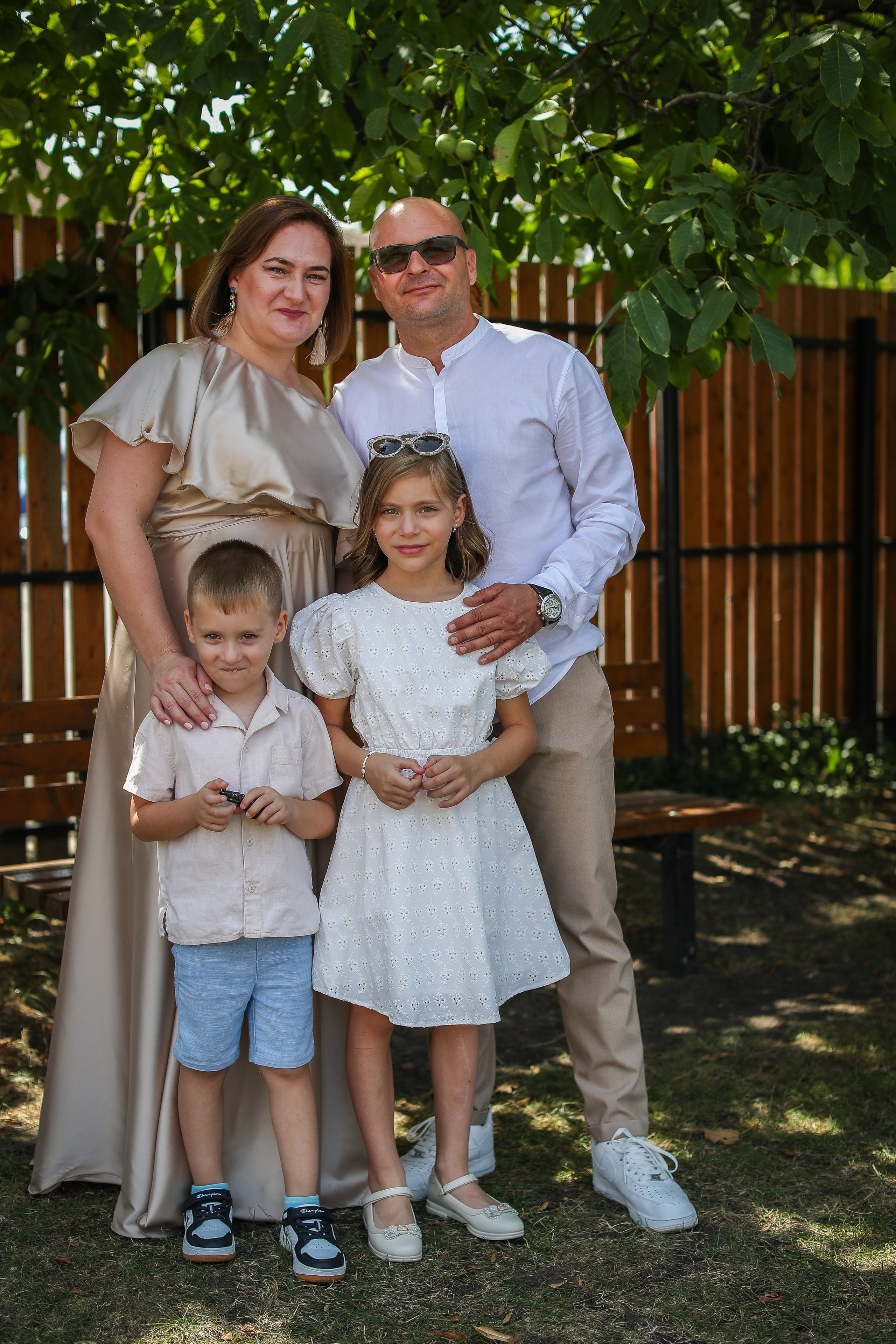 Nunta Cosmin și Simona de la La Moșu a fost exact genul de eveniment care demonstrează cât de frumoasă poate fi o nuntă în aer liber. Rares Bucur is a professional wedding photographer based in Cluj-Napoca, Romania, specializing in wedding photography