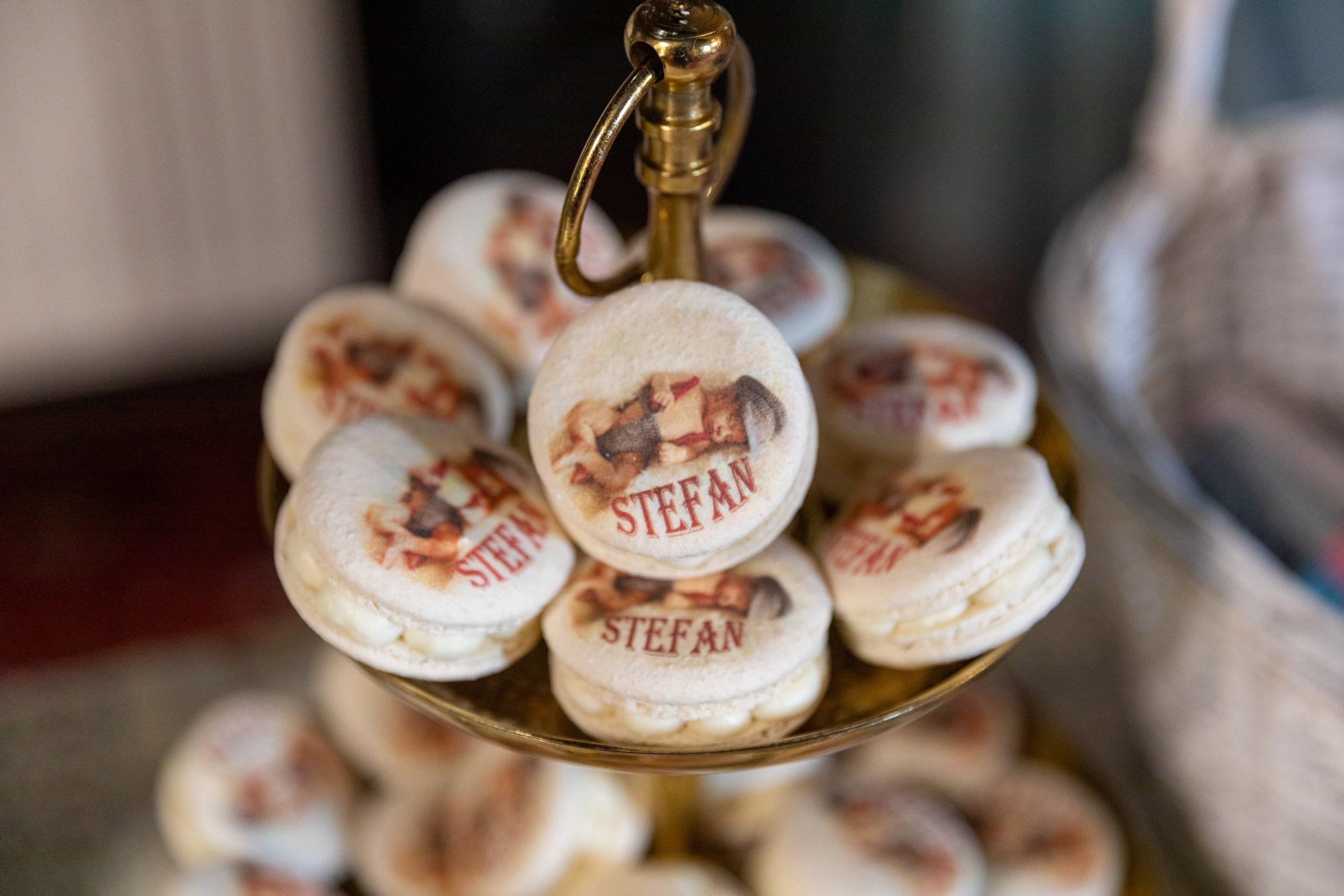 fotograf botez , fotografie botez Botoșani, fotograf Alin Chirilă, amintiri botez, fotografii botez, botez Miruna Parascheva, fotograf copii, fotografie botez în Botoșani-alt="botez , fotografie botez Alin Chirilă, amintiri botez, fotografii emoționante botez Botoșani"-- fotografii-botez-bebelus- amintiri-botez-micuț- moment-sfânt-crestinare- fotografie-emotionanta-botez- detalii-botez-bebelusi- parinti-fericiti-la-botez- fotograf-botez-profesionist- botez-in-biserica-ortodoxa- micuț-botezat-cu-emoție- zâmbete-și-lacrimi-la-botez- bebeluș-la-cristelniță- decor-botez-colorat- botez-cu-dragoste-și-credință- emotie-pura-la-botez- fotograf-botez-botosani- botez-iasi-suceava-fotograf- amintiri-nepretuite-botez-- Preotul ținându-l pe micuțul Mathias Gabriel la botez, în biserica Înălțarea Domnului, Copălău  - Detalii de la botezul lui Mathias – lumânare, trusou și icoană  - Familia lui Mathias Gabriel alături de micuț, în ziua botezului  - Portret emoționant cu mama și bebelușul în brațe, în biserică,fotograf profesionist evenimente Botoșani, Iași, Suceava, Fălticeni, Bacău, Pașcani, Roman - AlinoFotoStudio by Alin Chirilă - servicii foto nuntă, botez, cununie, ședințe foto creative, albume personalizate, fotografii emoționante și calitative pentru cele mai importante momente din viață,fotograf nuntă Botoșani Alin Chirilă,  ședință foto botez Iași - AlinoFotoStudio,  servicii fotograf profesionist evenimente Suceava,  fotograf cununie civilă Fălticeni - Alin Chirilă,  album foto nuntă personalizat Bacău.“Bebeluș botezat în biserică, ținut în brațe de nași”	•	“Detaliu cu lumânarea de botez decorată cu flori albe”	•	“Părinți emoționați alături de copilul lor la ceremonia de botez”	•	“Masa festivă de botez cu decor tematic și tort personalizat”	•	“Momentul în care preotul toarnă apă sfințită pe fruntea bebelușului”	“Bebeluș în rochie albă de botez, zâmbind în brațele mamei”	•	“Detaliu cu cruciulița de botez așezată pe o pernă de satin”	•	“Părinți și nași aprinzând lumânările în timpul ceremoniei de botez”	•	“Tort de botez decorat cu figurine tematice și numele copilului”	•	“Copil botezat dormind liniștit în pătuțul decorat festiv”	•	“Momentul în care preotul binecuvântează copilul în fața altarului”	•	“Invitați adunându-se în jurul mesei festive la petrecerea de botez”	•	“Bebeluș ținând în mână o jucărie personalizată primită la botez”	•	“Familie fericită pozând împreună după ceremonia de botez”	•	“Decor tematic cu baloane și flori la locația petrecerii de botez” fotograf Botoșani fotograf evenimente fotograf botez Alin Chirila fotograf alinofotostudio.fotograf botez Amelis Maria, fotografie botez Botoșani, fotograf Alin Chirilă, amintiri botez, fotografii botez, botez Amelis Maria, fotograf copii, fotografie botez în Botoșani,