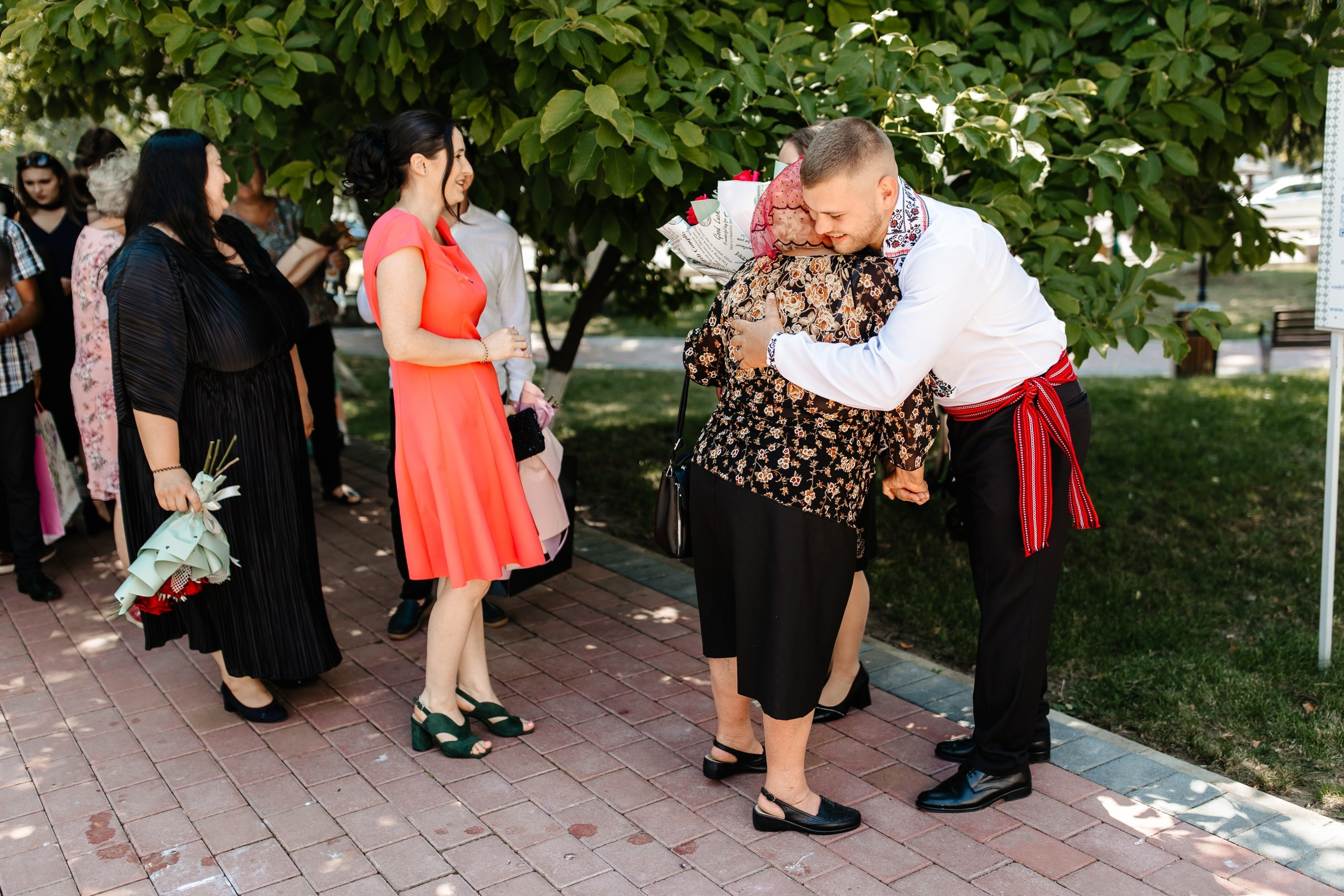 Fotograf stare civilă Siret – Andrei & Andreea în ie tradițională din Bucovina | AlinoFotoStudio