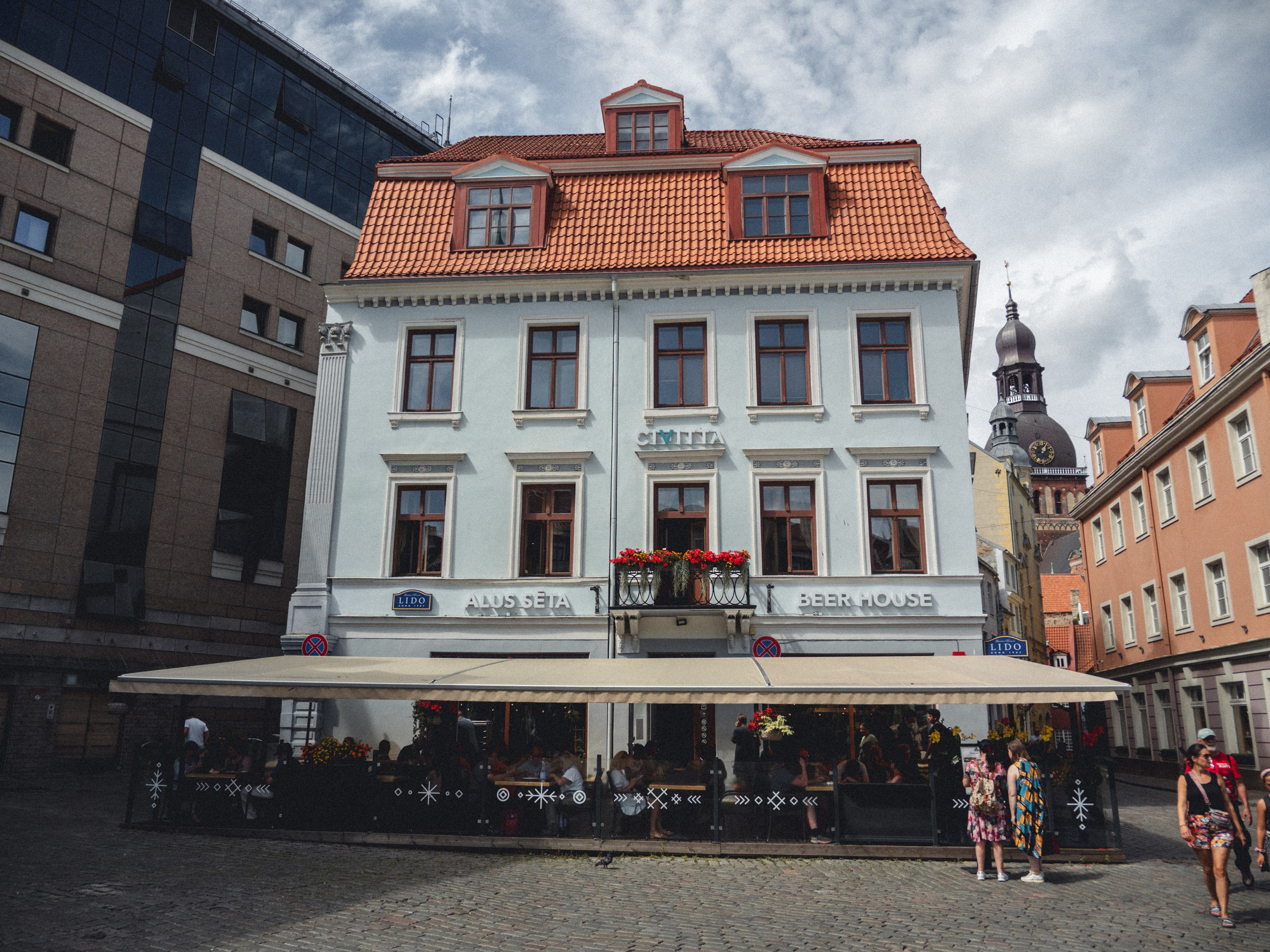 Voyage à Riga. Photographe sur Cote d’Azur. Portraits de familles, couples, enfants, événements