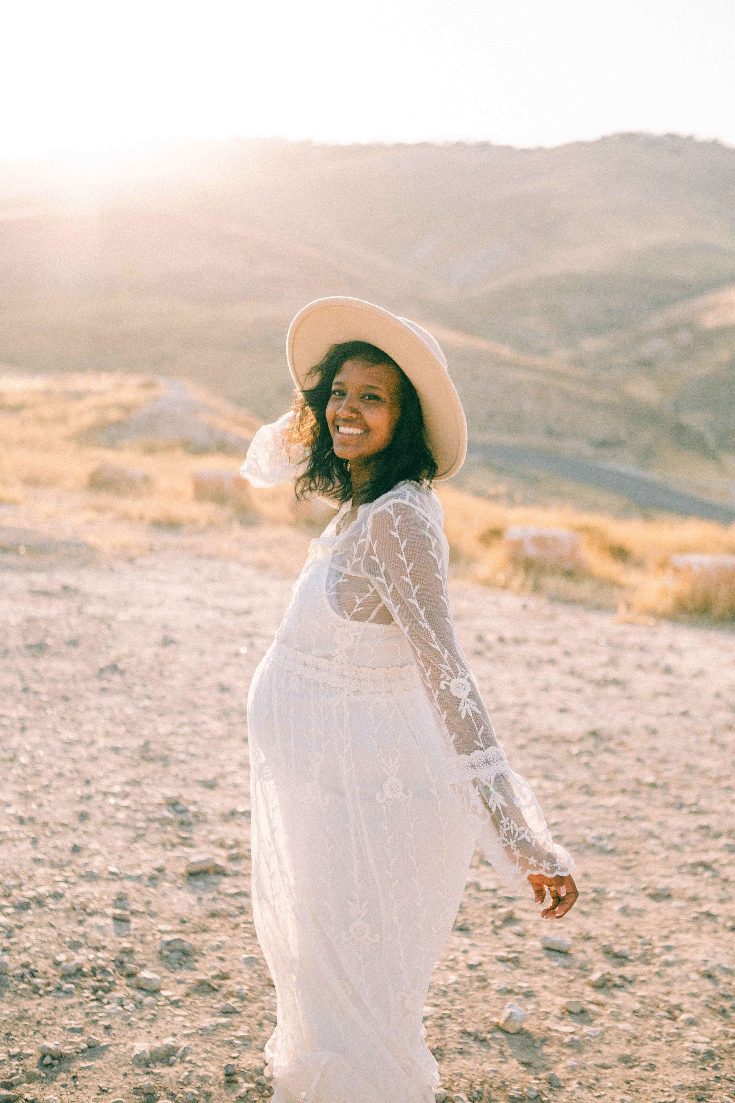PHOTO SESSION IN THE DESERT NEAR MAALE ADUMIM. PHOTOGRAPHER IN ISRAEL