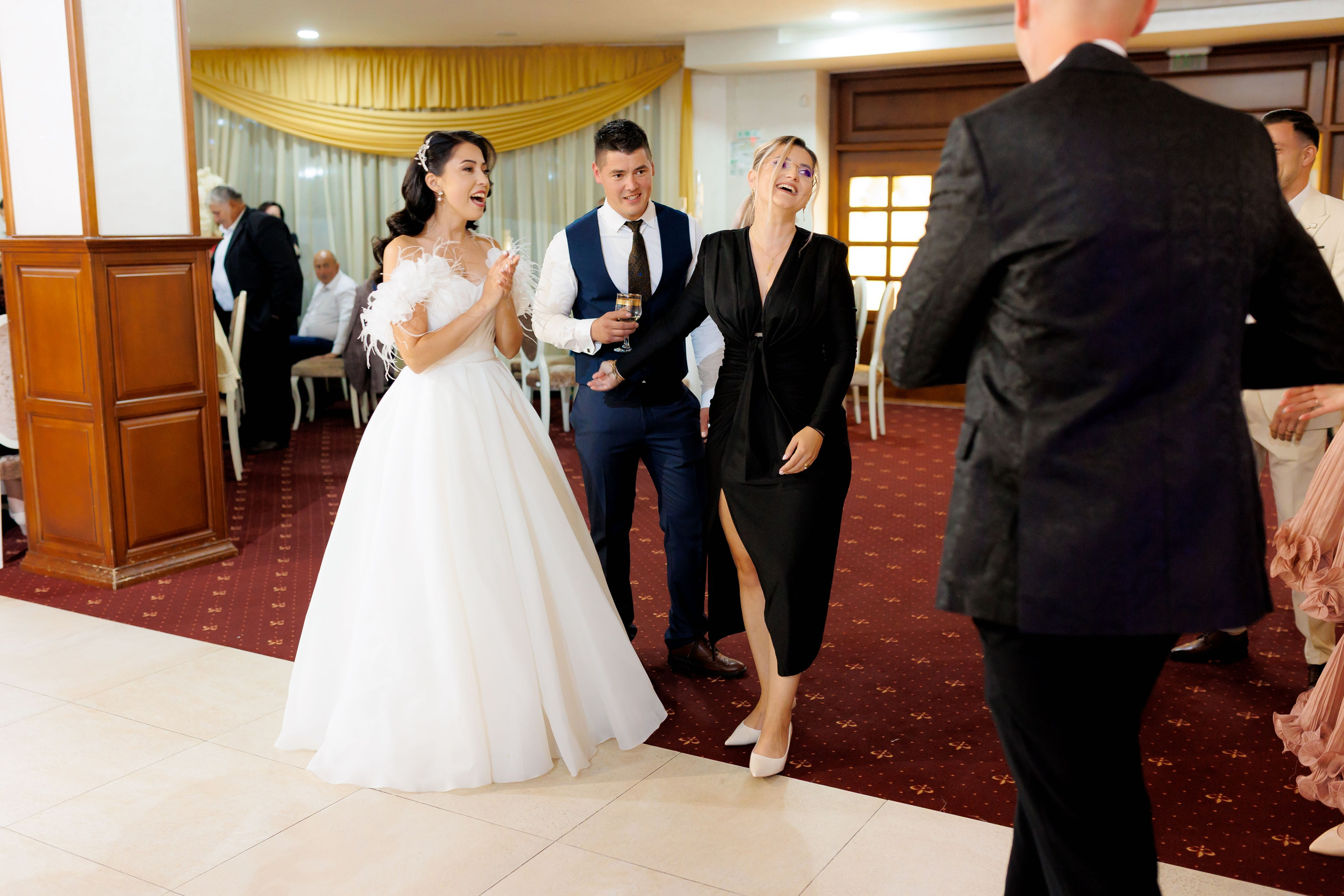 Loredana & Emilian – Ziua Nunții | Videografie - fotografie Botez Suceava, Iași, Botoșani. Servicii foto-video profesionale, pentru momente de neuitat